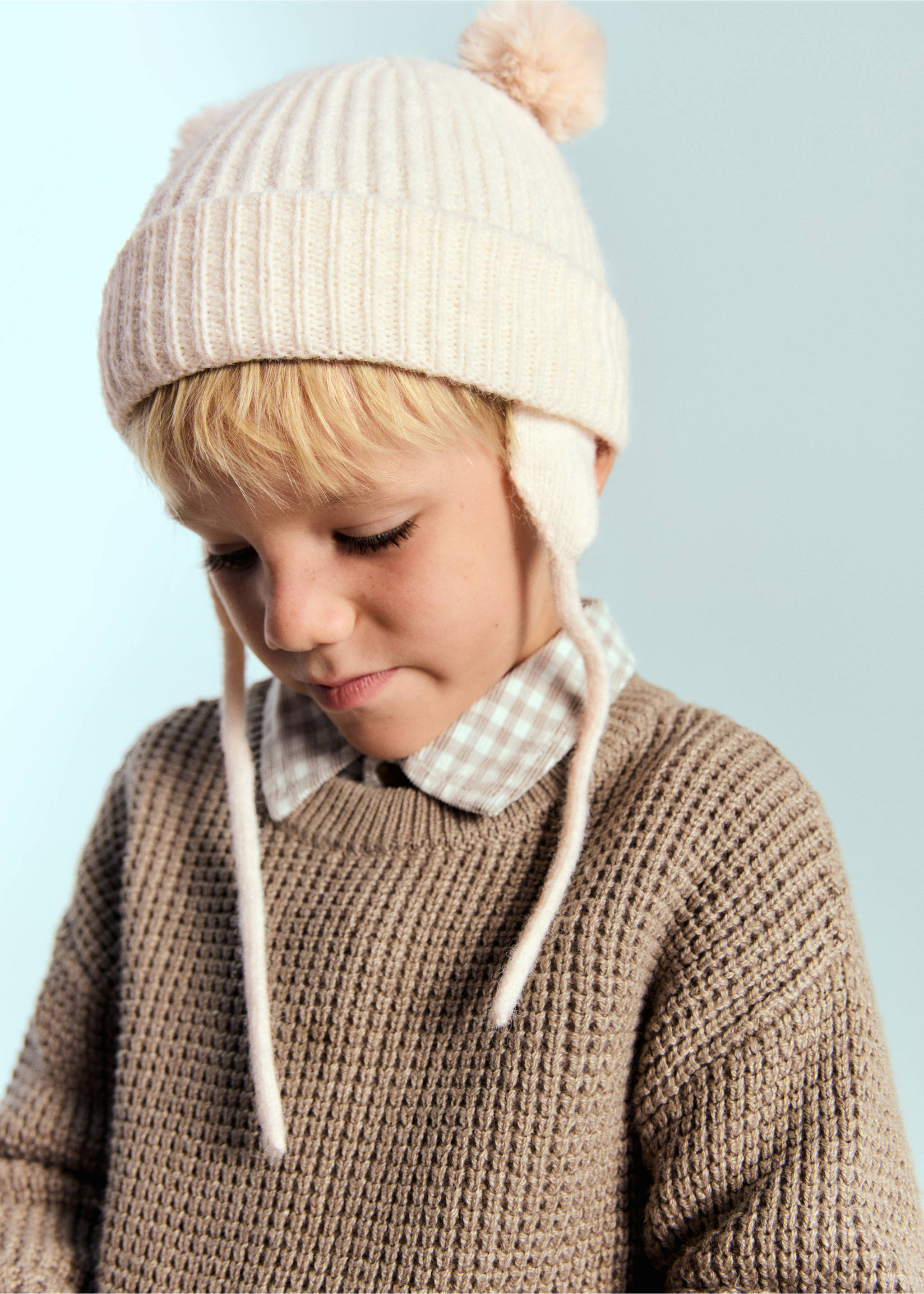 Gorro punto borlas - Plano general, Arena. Ref: 17015985-00.