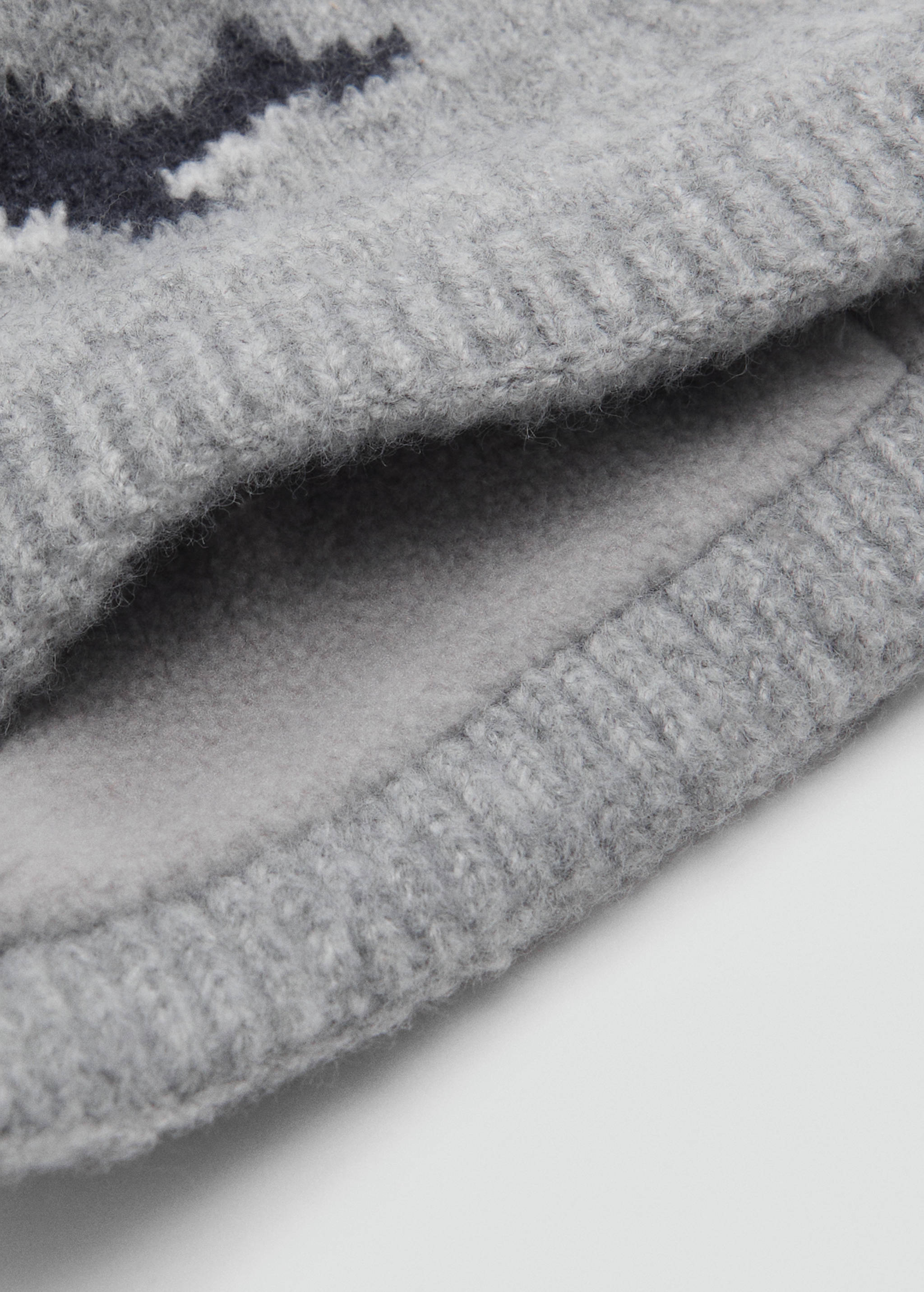 Knitted scarf with whale - Medium plane