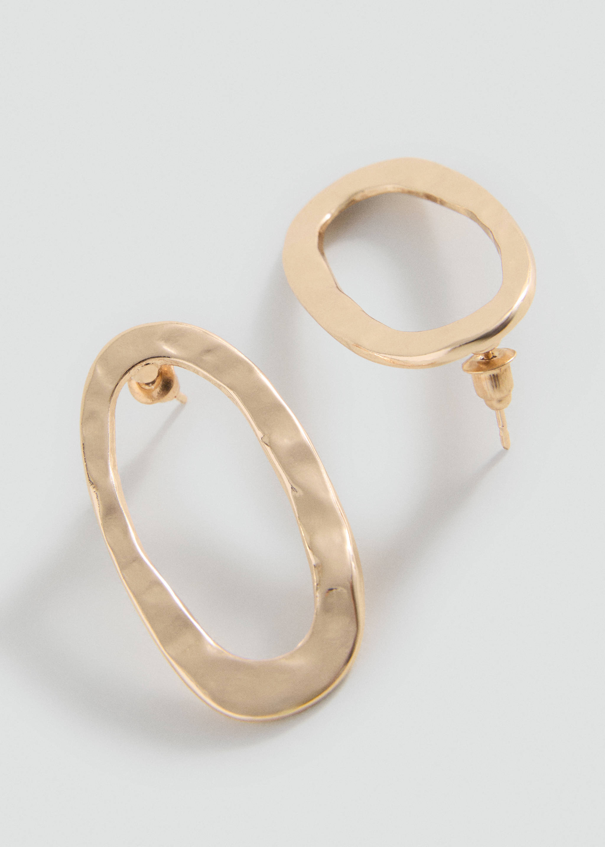 Brincos com formato circular - Plano médio