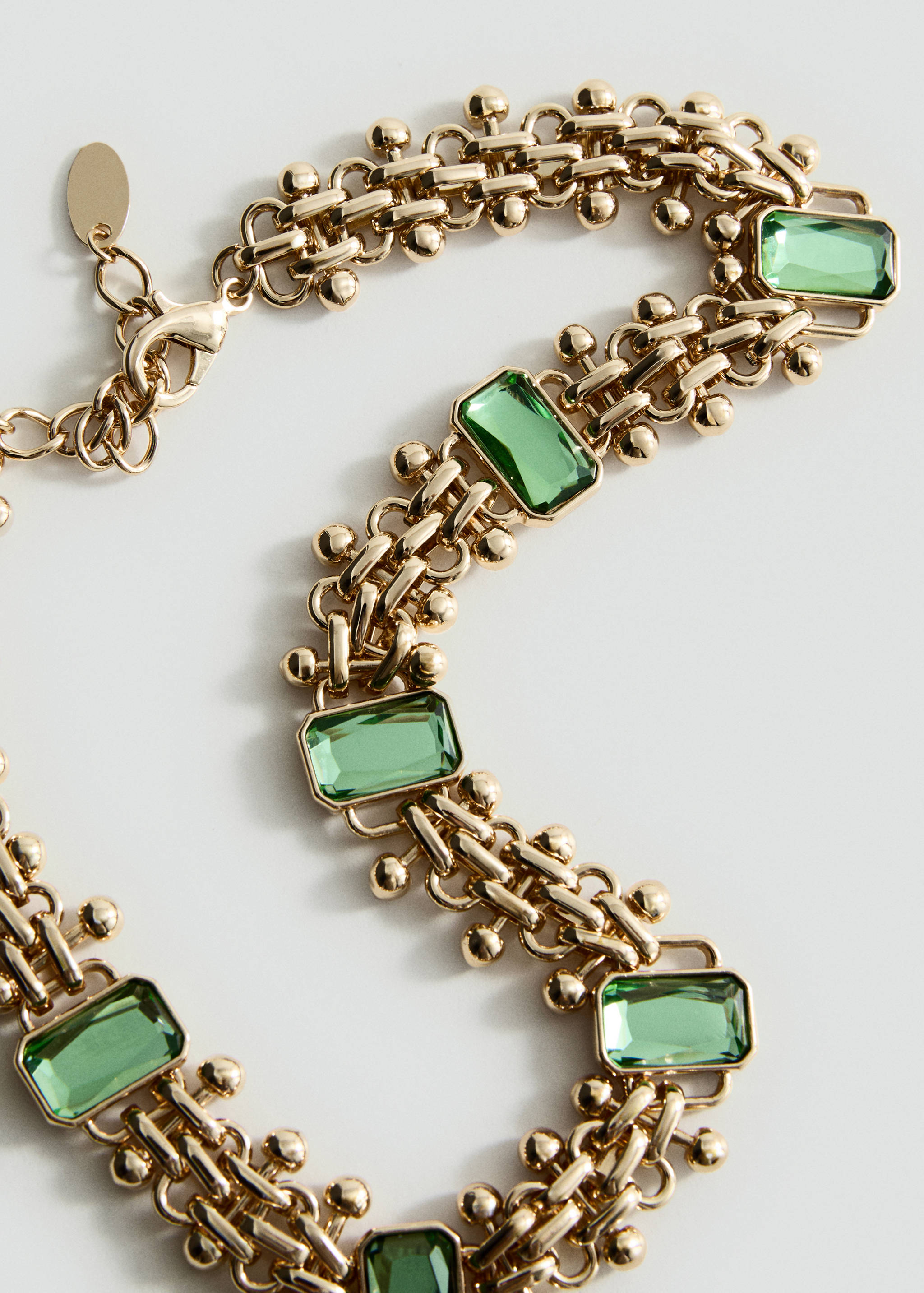 Collier maillons perles résine - Plan moyen