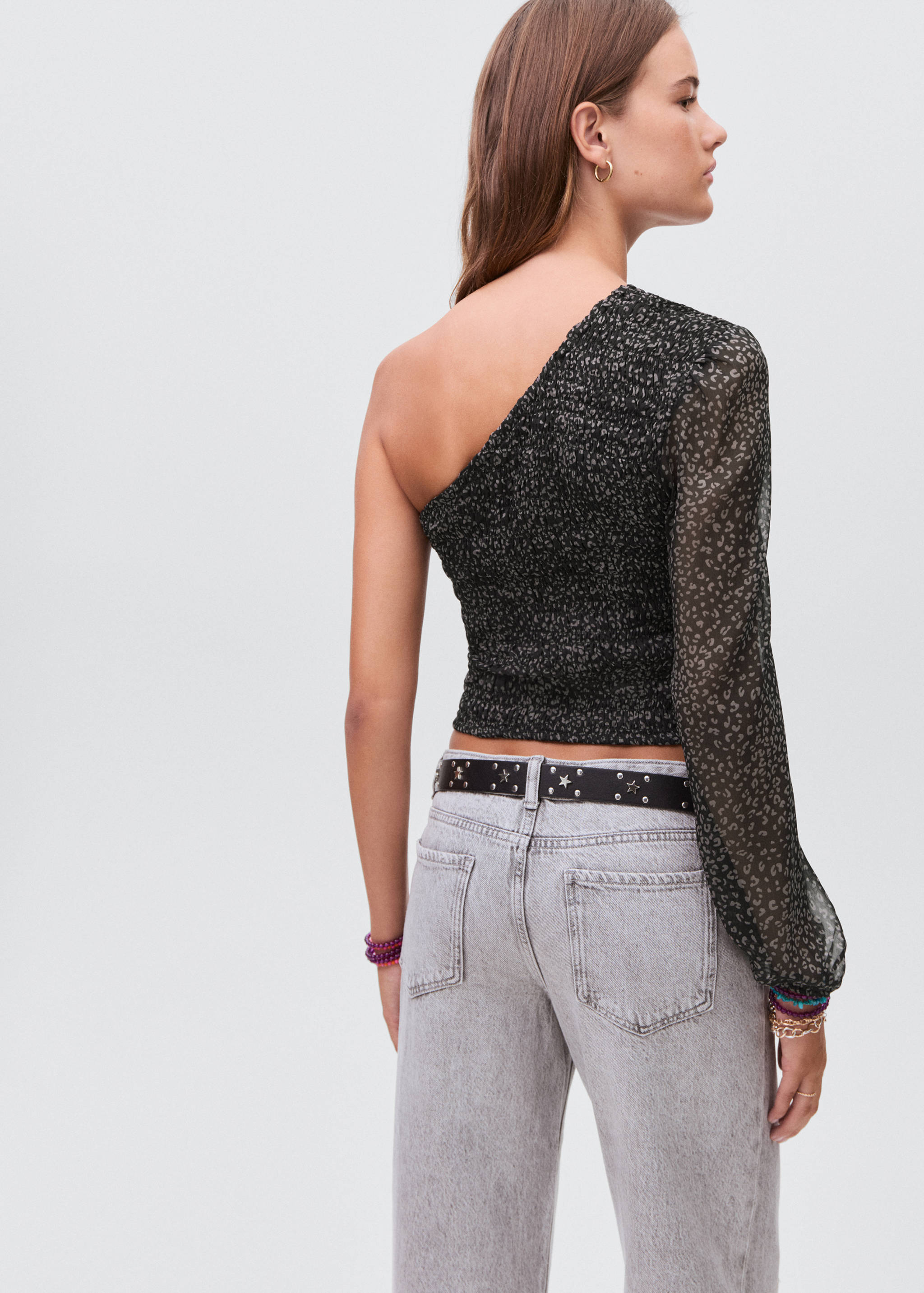 Asymmetrical leopard-print blouse - Reverse of the article