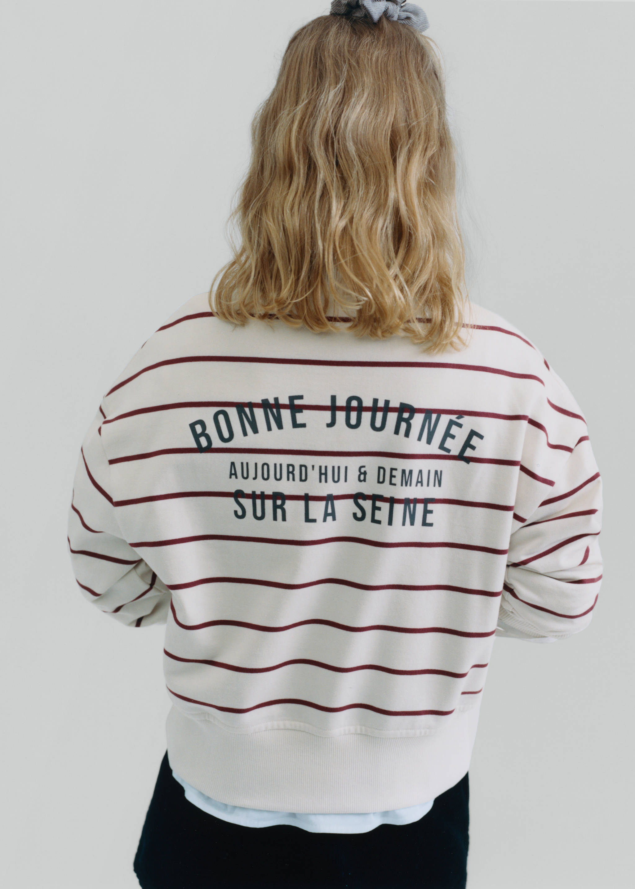 Striped sweatshirt with printed slogan - Details of the article 6