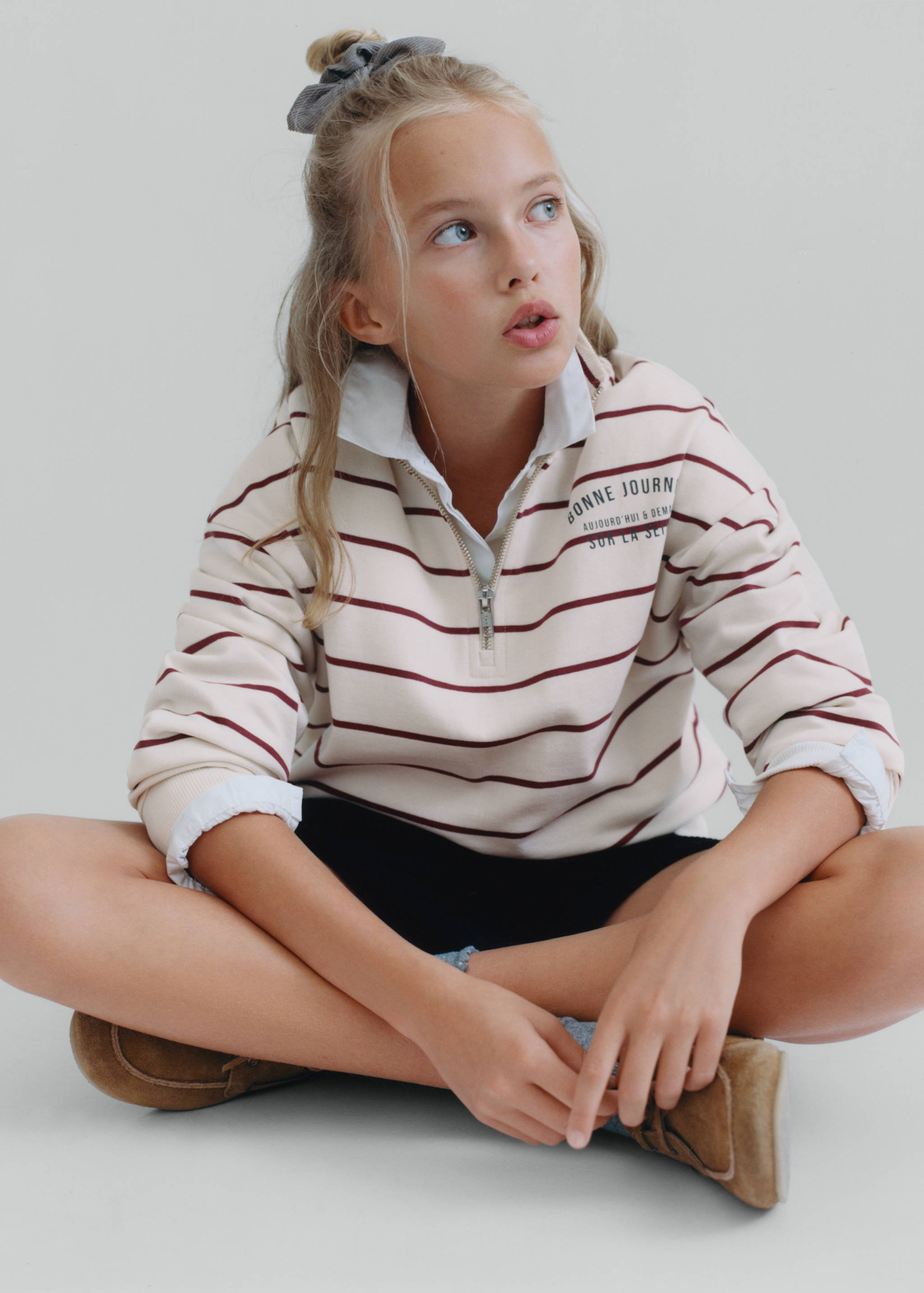 Striped sweatshirt with printed slogan - Details of the article 5