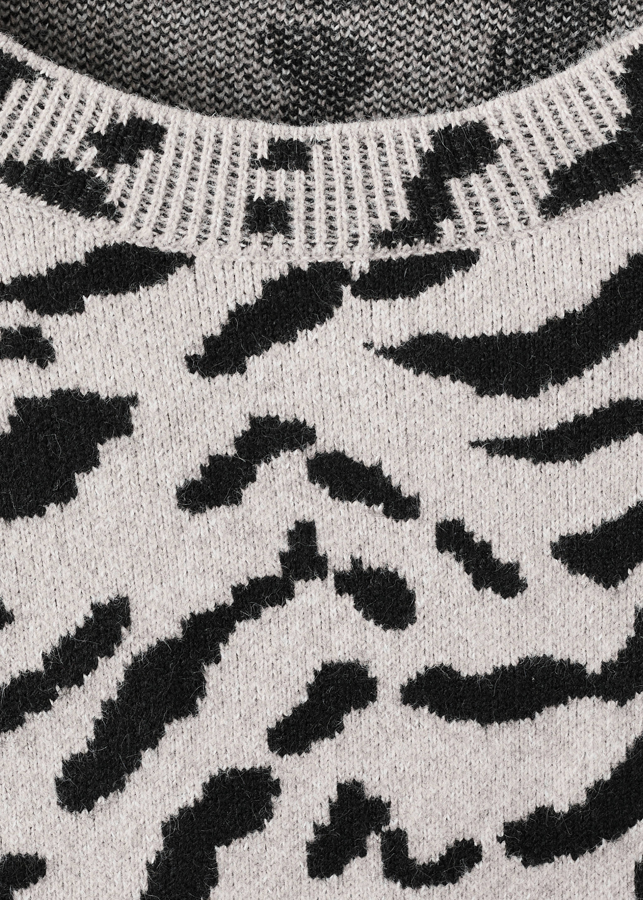 Animal-print knitted sweater - Details of the article 8