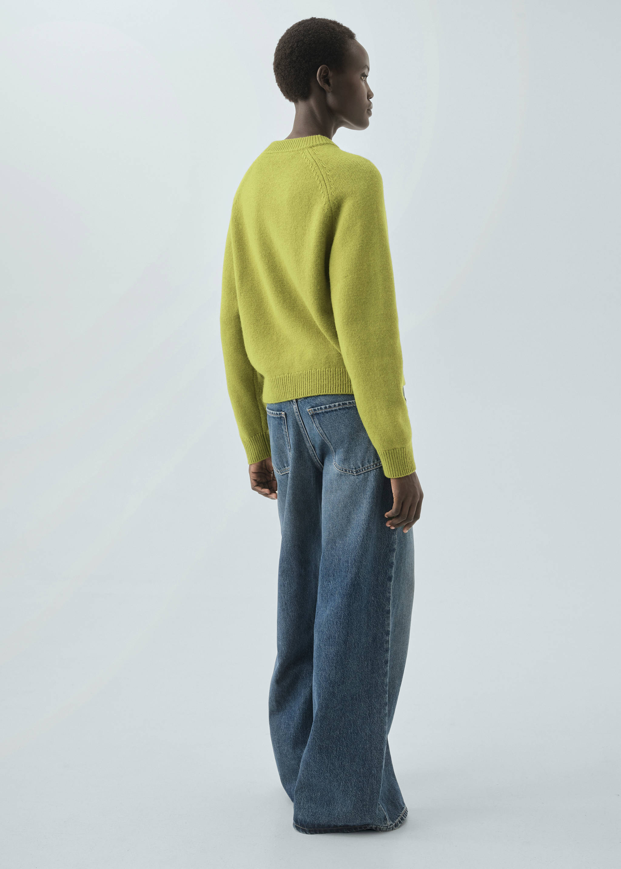 Chunky-knit wool sweater - Reverse of the article