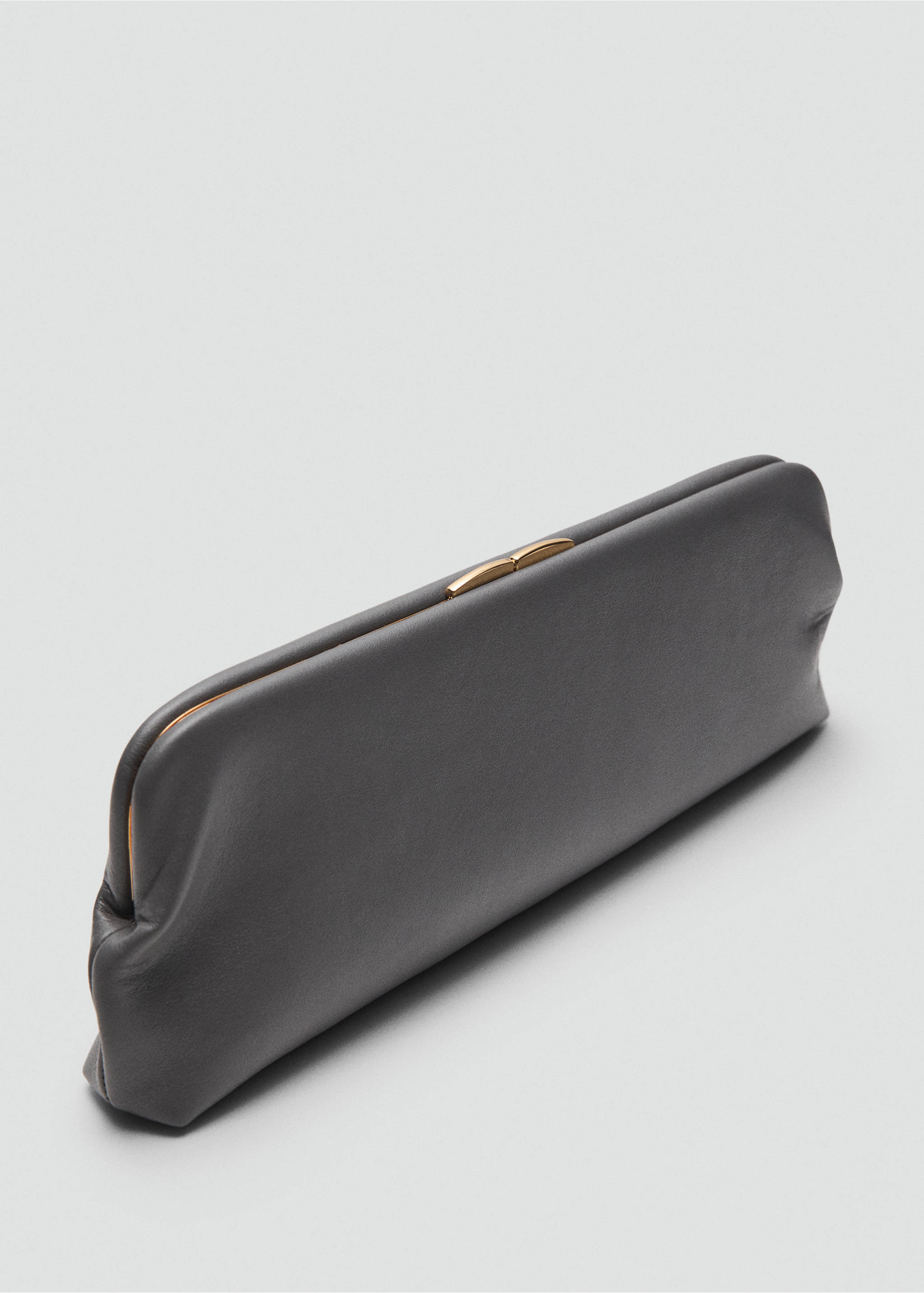 Pochette 100 % cuir - Plan moyen, Gris. Ref: 17016359-00.