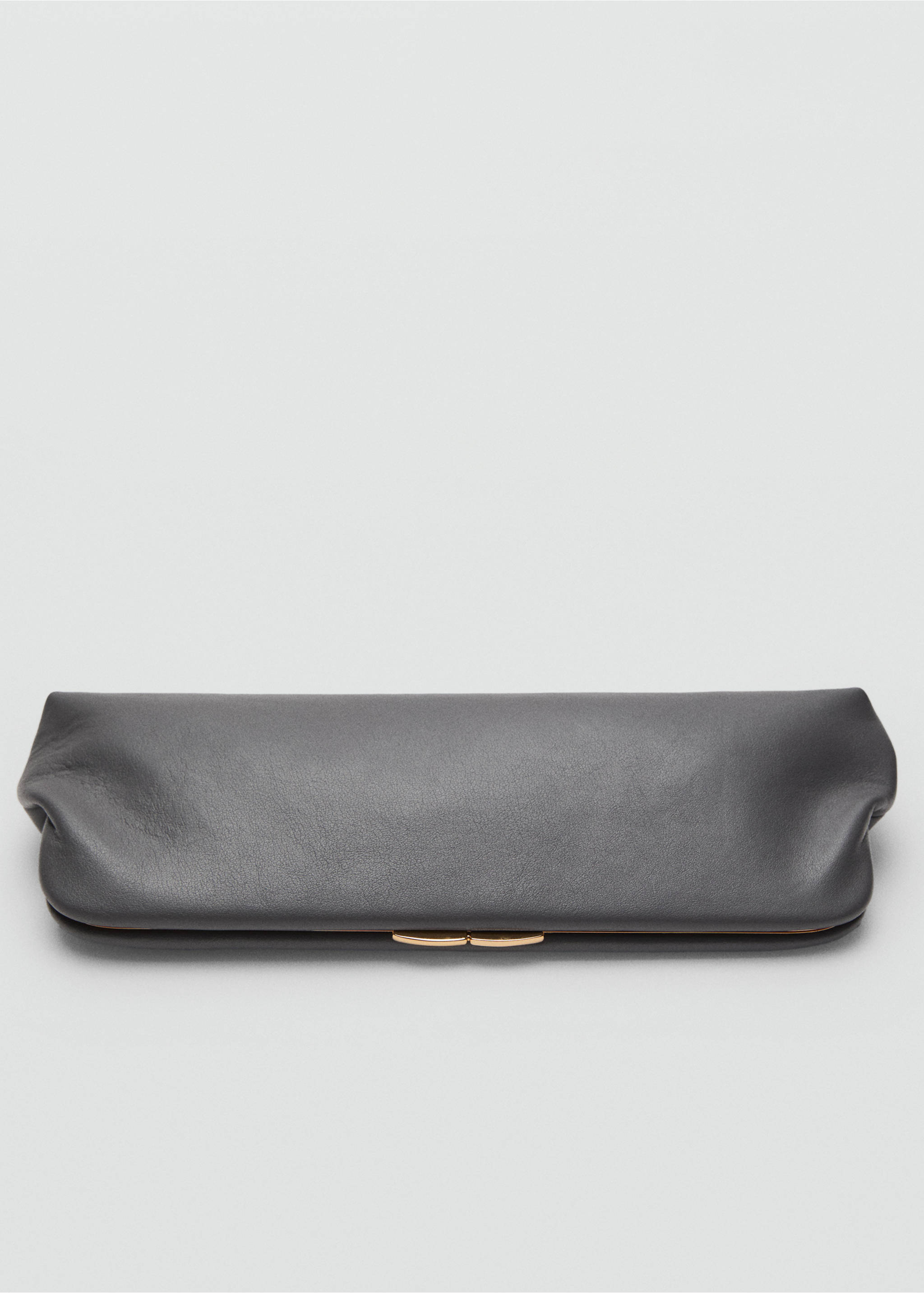 Pochette 100 % cuir - Détail de l'article 3, Gris. Ref: 17016359-00.