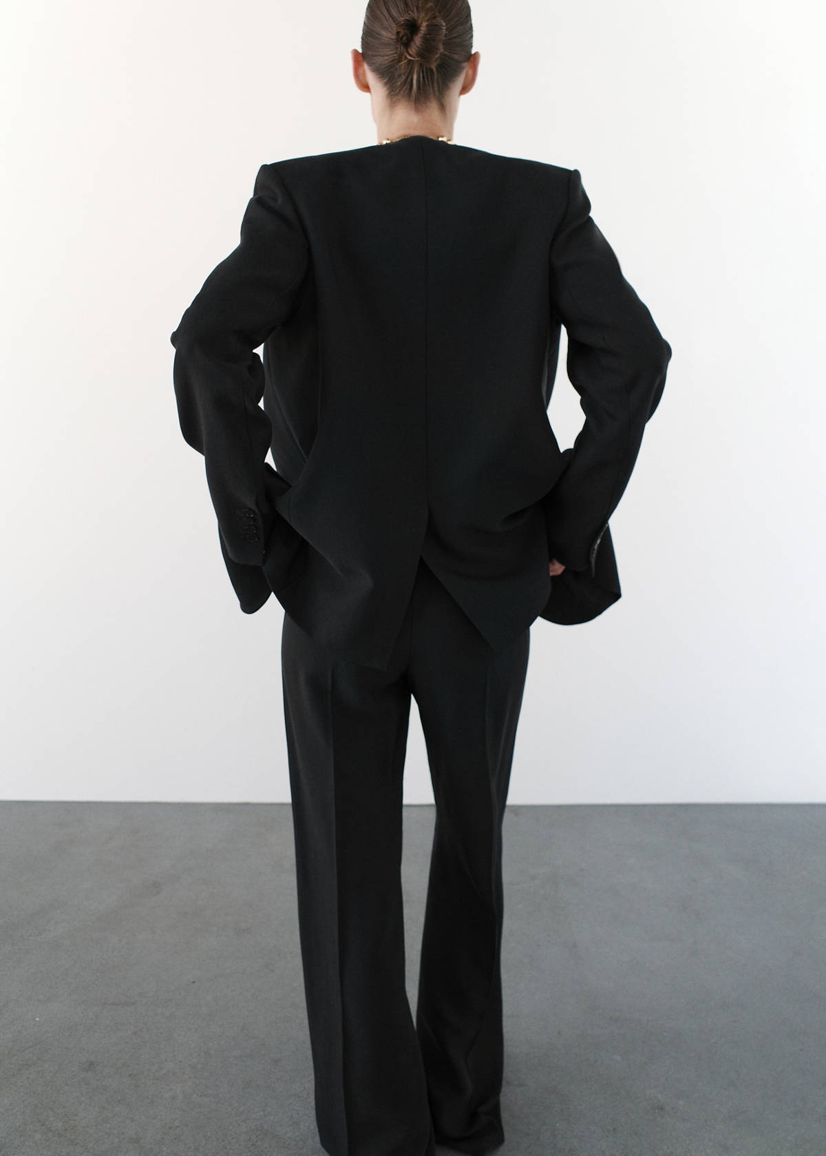 Straight-fit suit trousers — Black