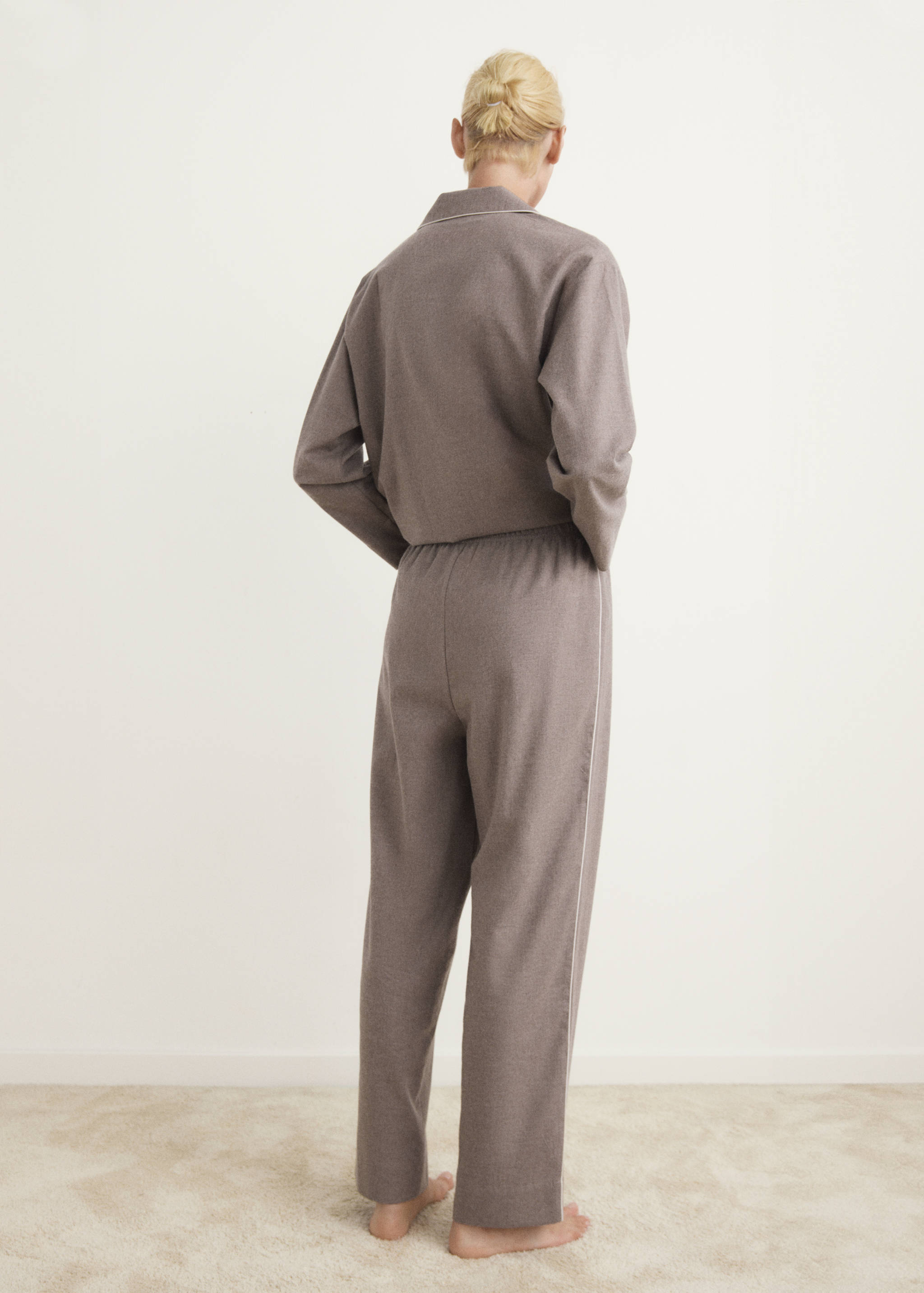 Cotton flannel trousers with contrasting piping - Reverse of the article
