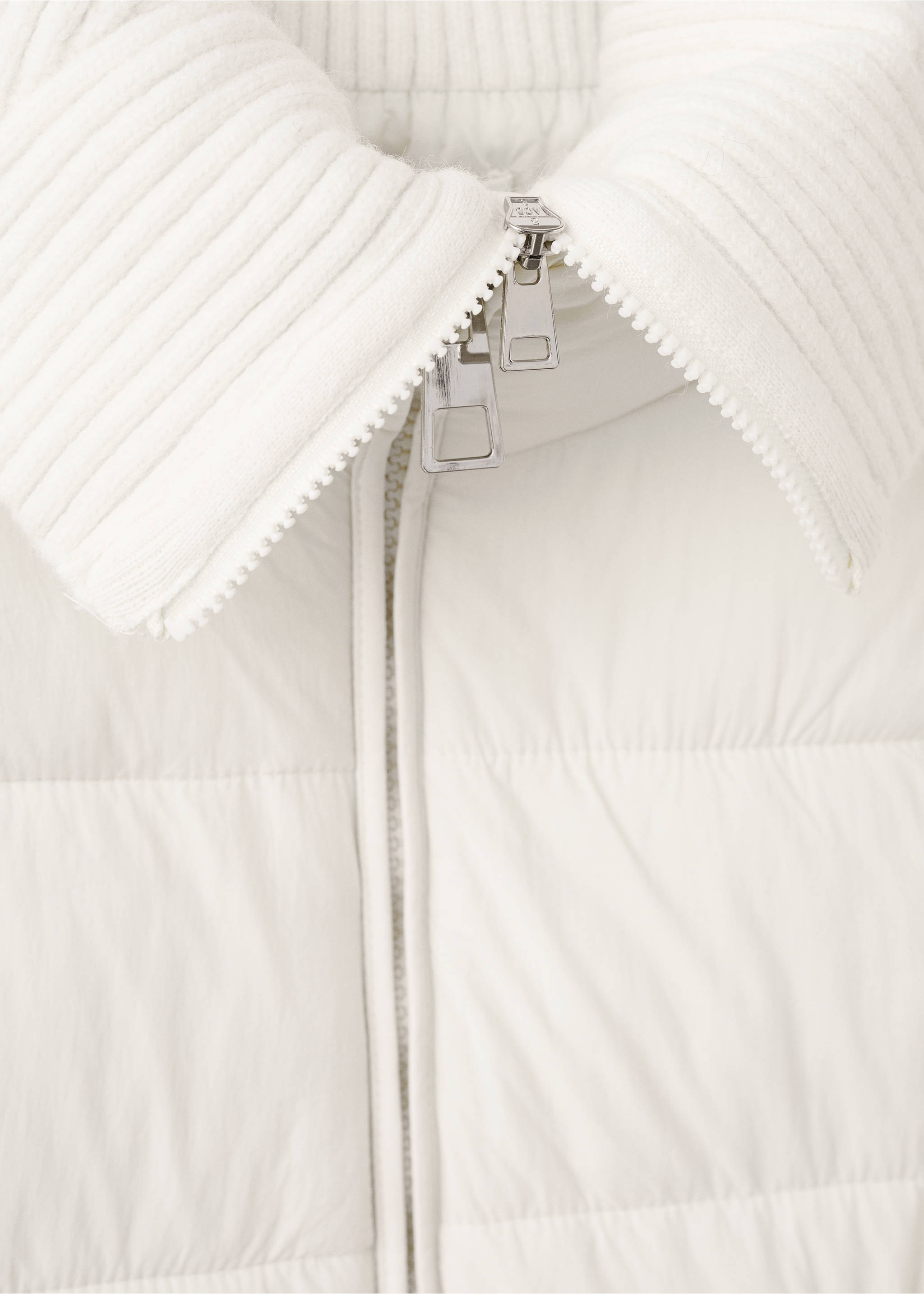 Quilted anorak with combined fabrics - Details of the article 8, Ecru. Ref: 17017765-00.