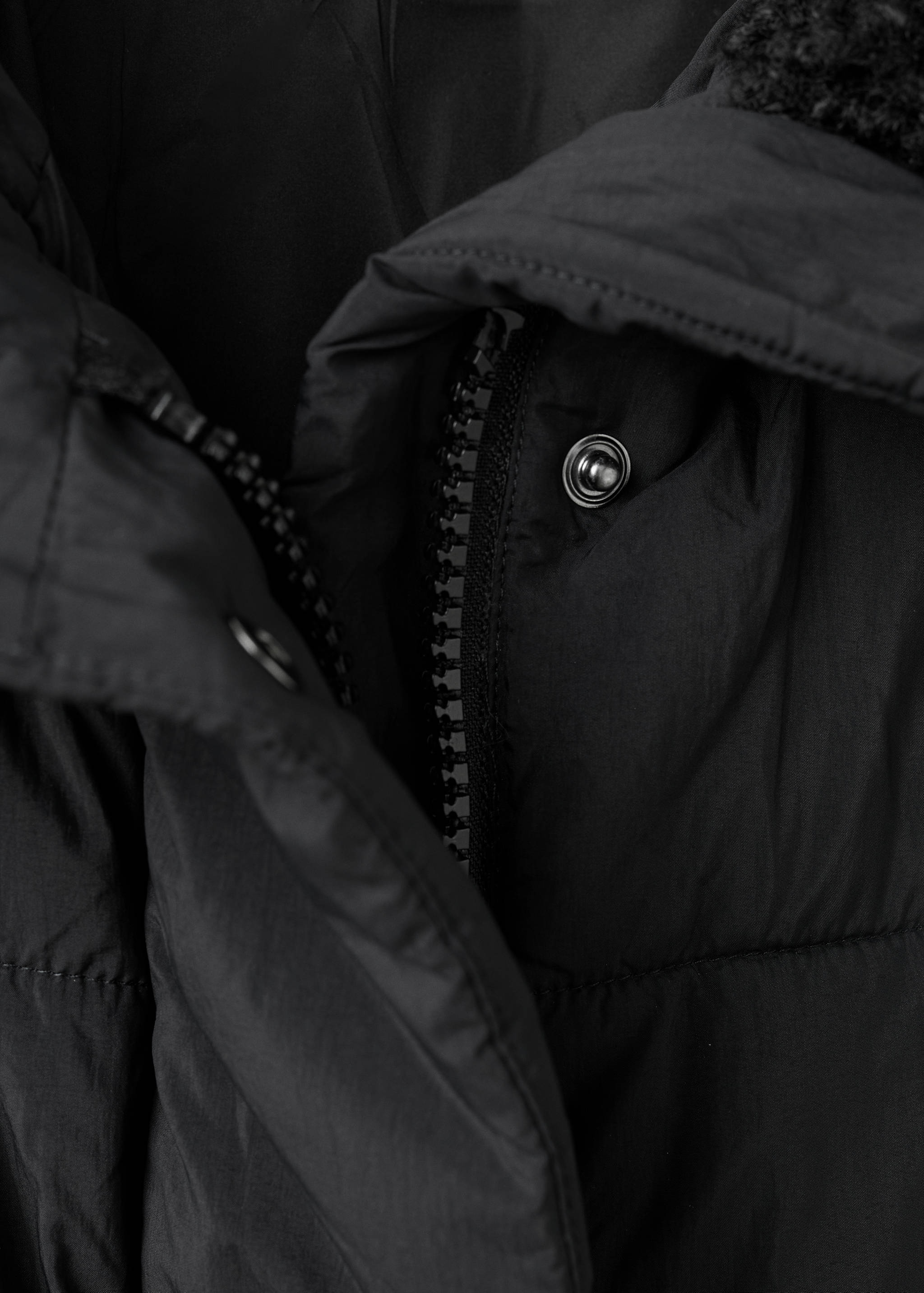 Fitted quilted anorak with hood - Details of the article 8