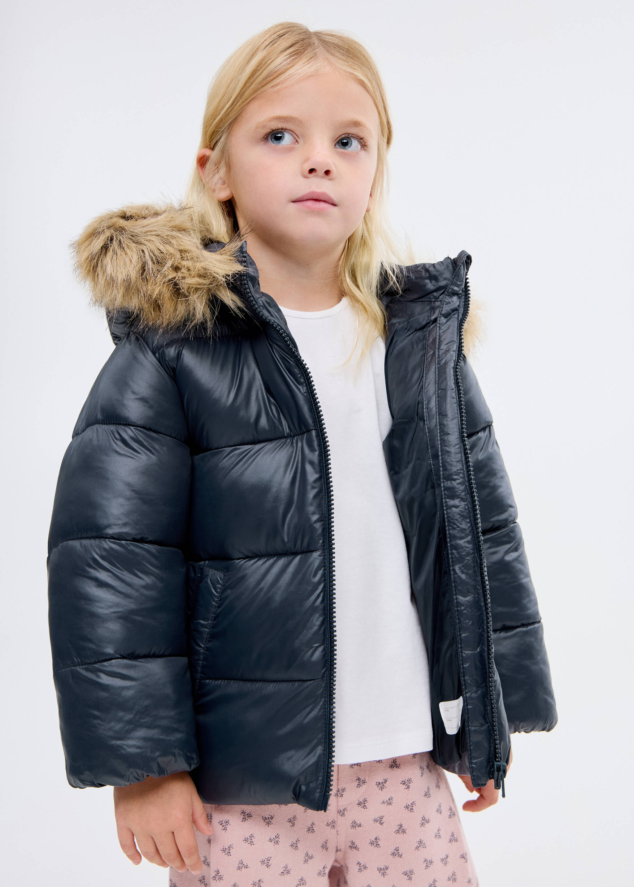 Anorak capucha pelo - Plano medio