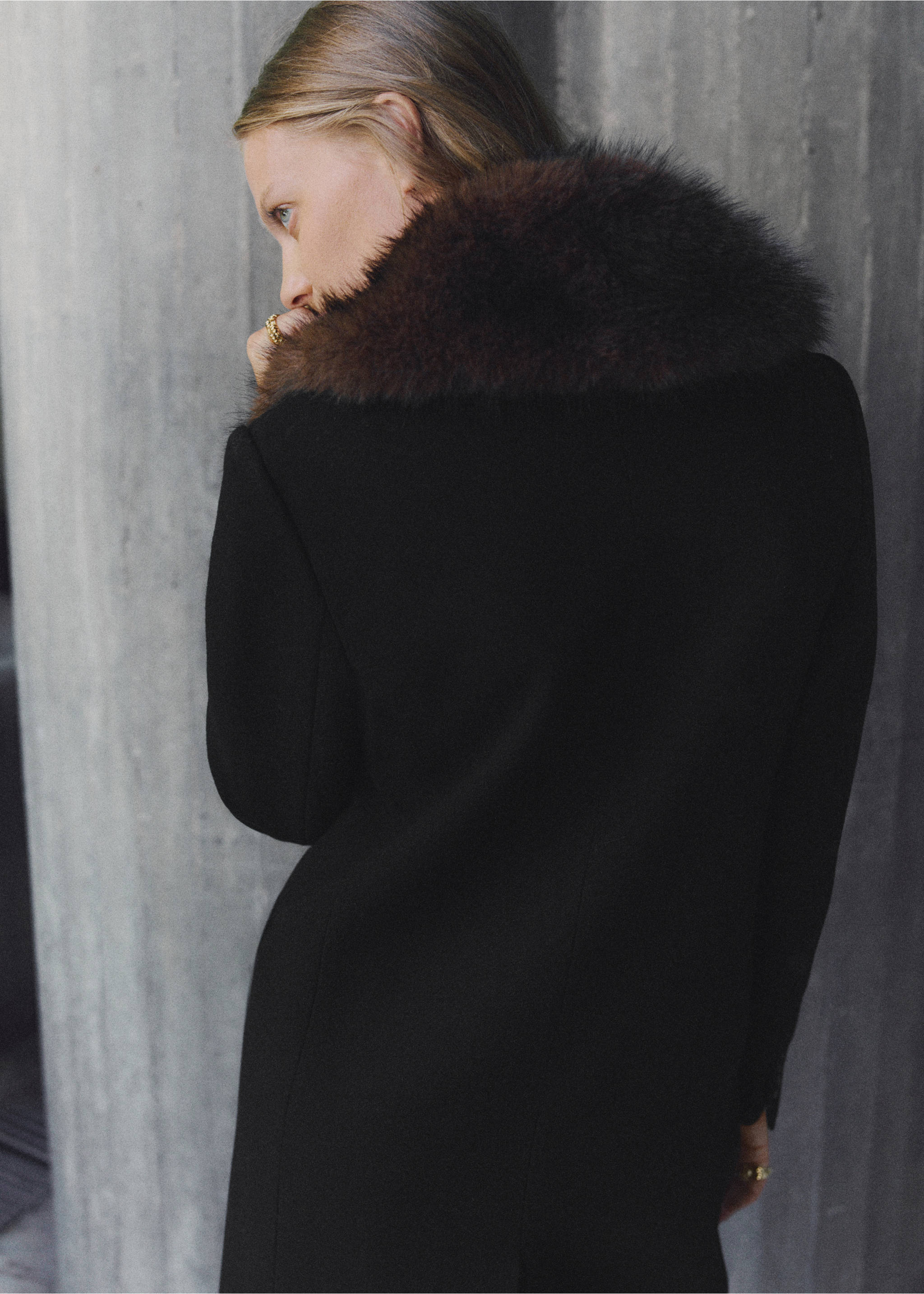 Wool coat with fur collar - Details of the article 2, Black. Ref: 17017770-00.