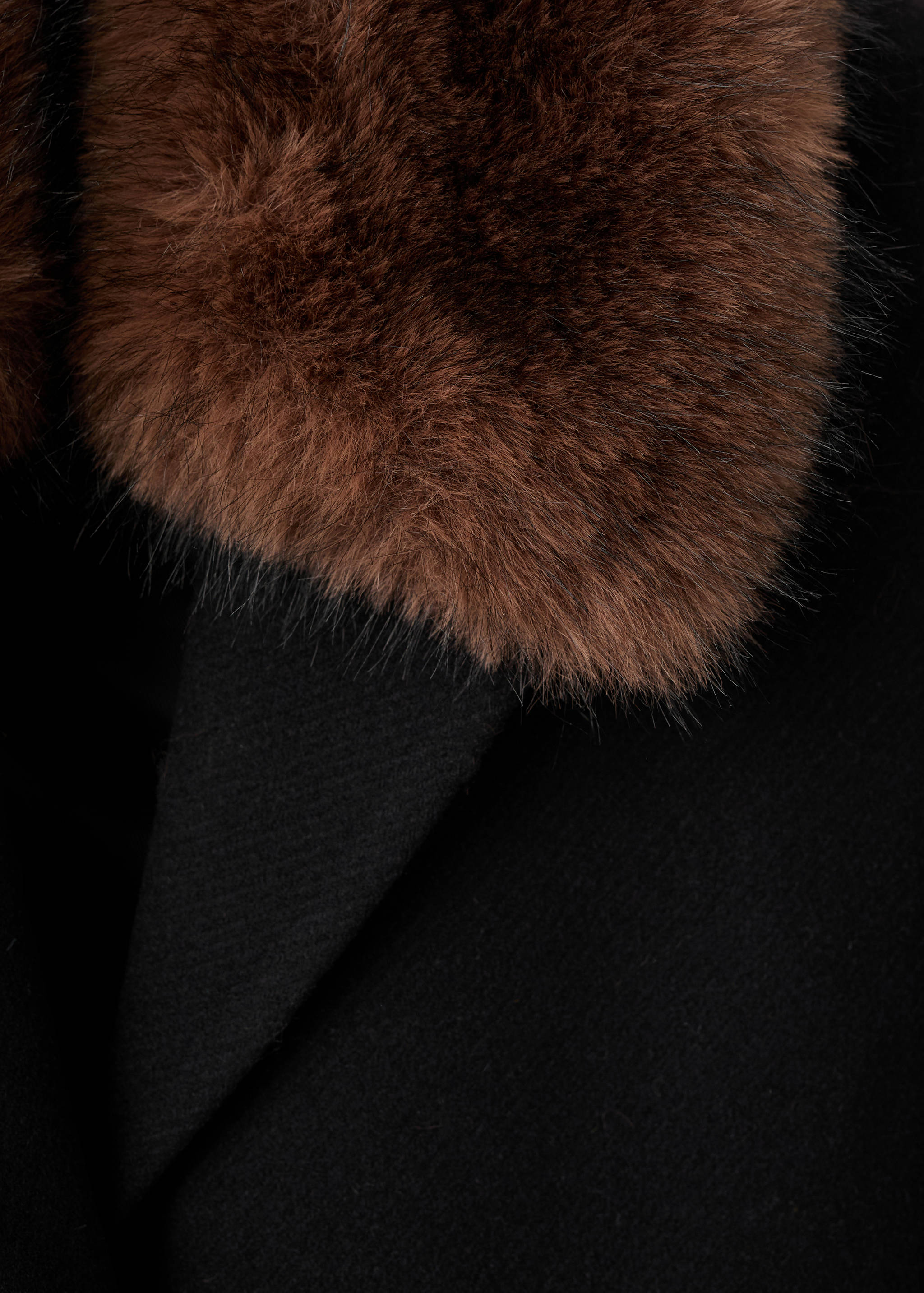 Wool coat with fur collar - Details of the article 8