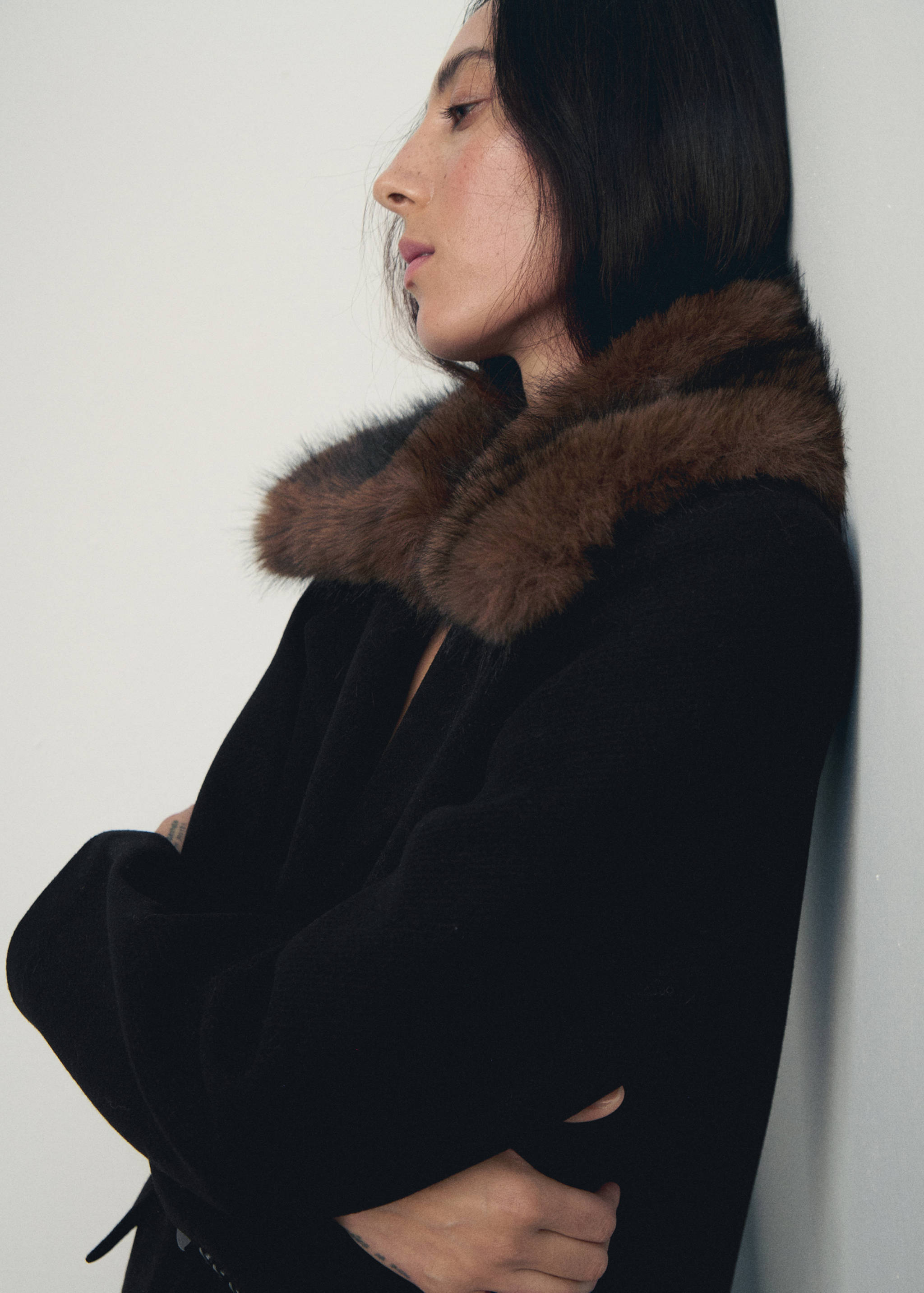 Wool coat with fur collar - Details of the article 1