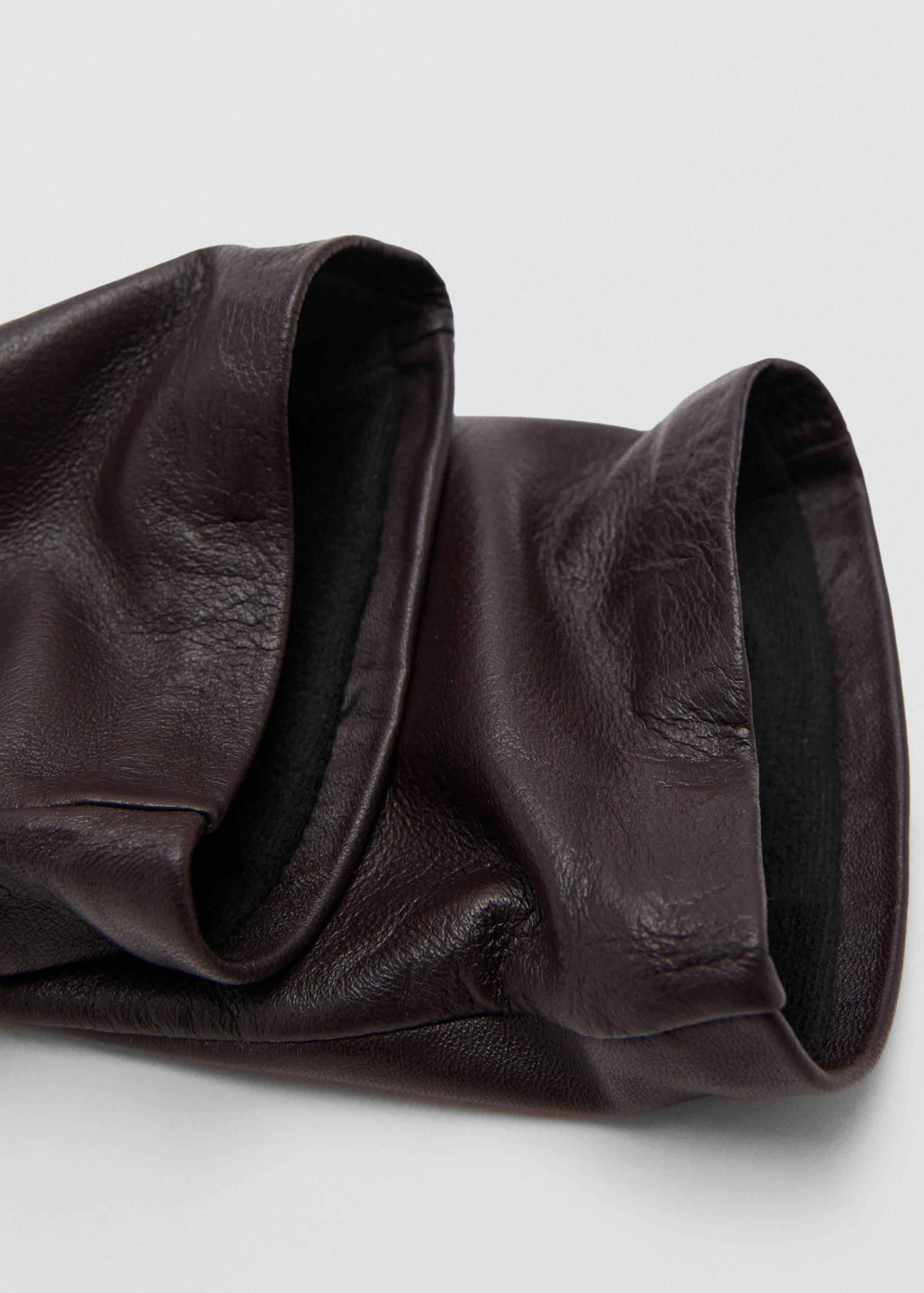Gants longs en cuir - Plan moyen