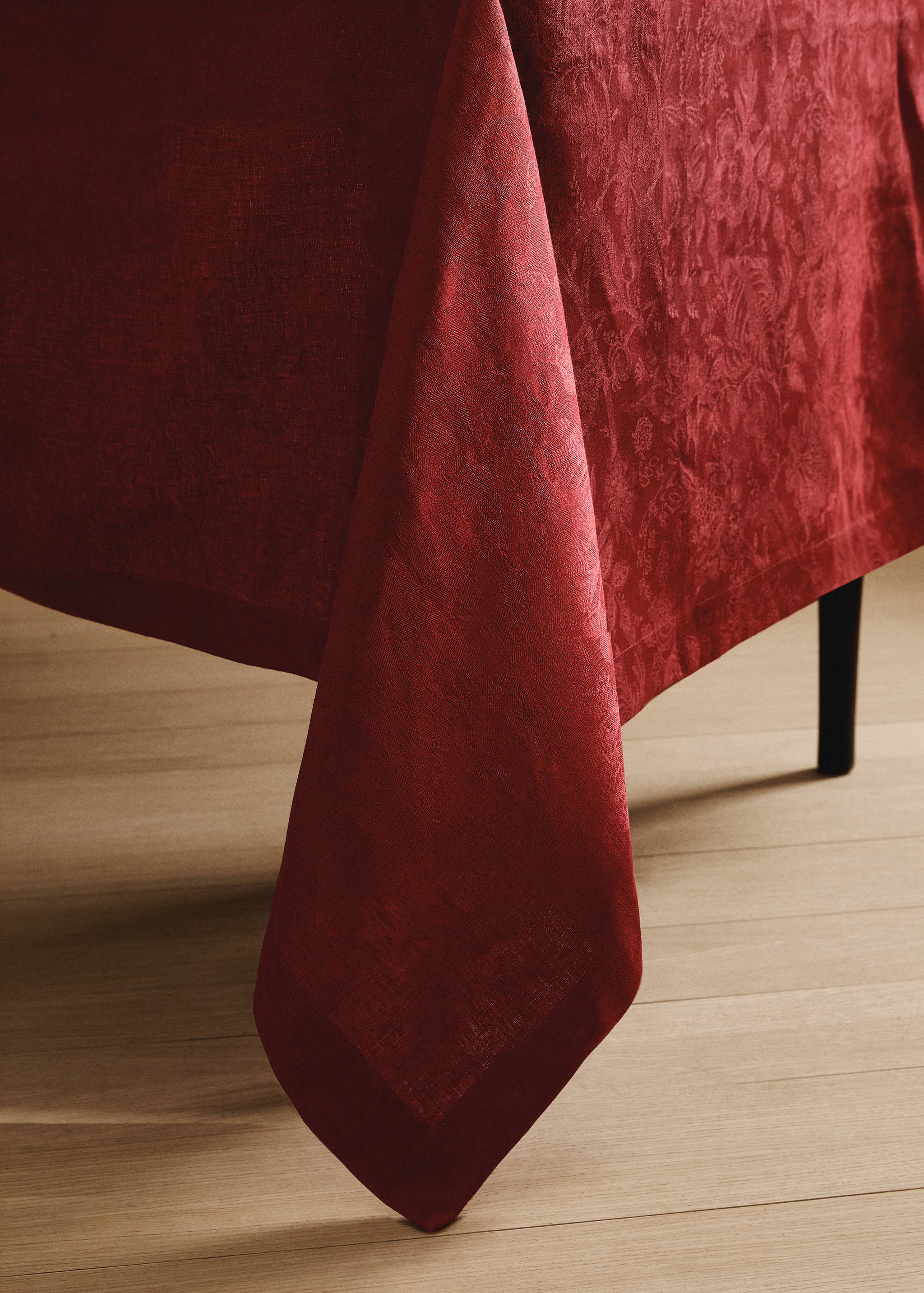 Jacquard linen floral-print tablecloth for 6 to 8 diners - Details of the article 8