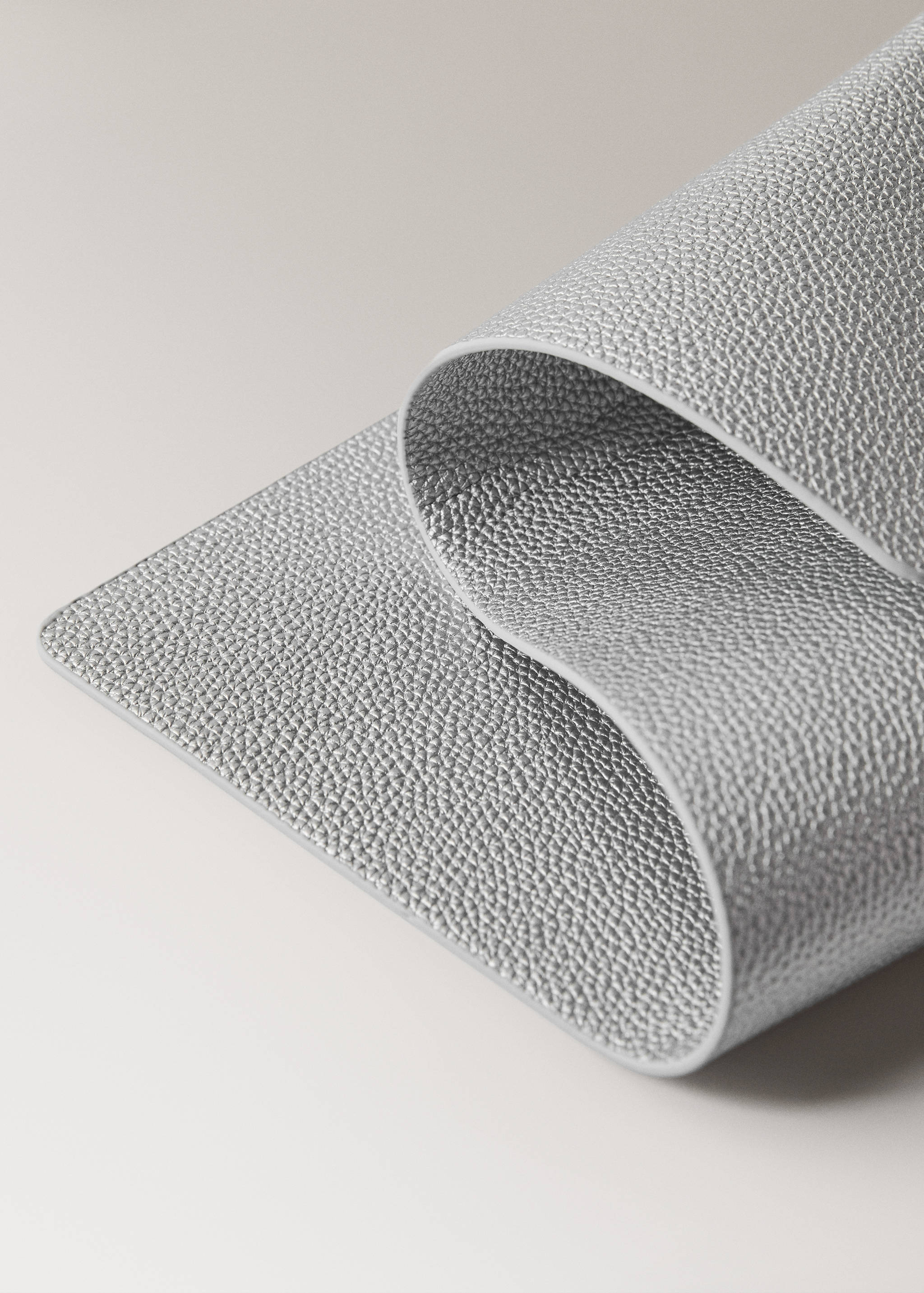 Metallic faux-leather rectangular placemats - Details of the article 1