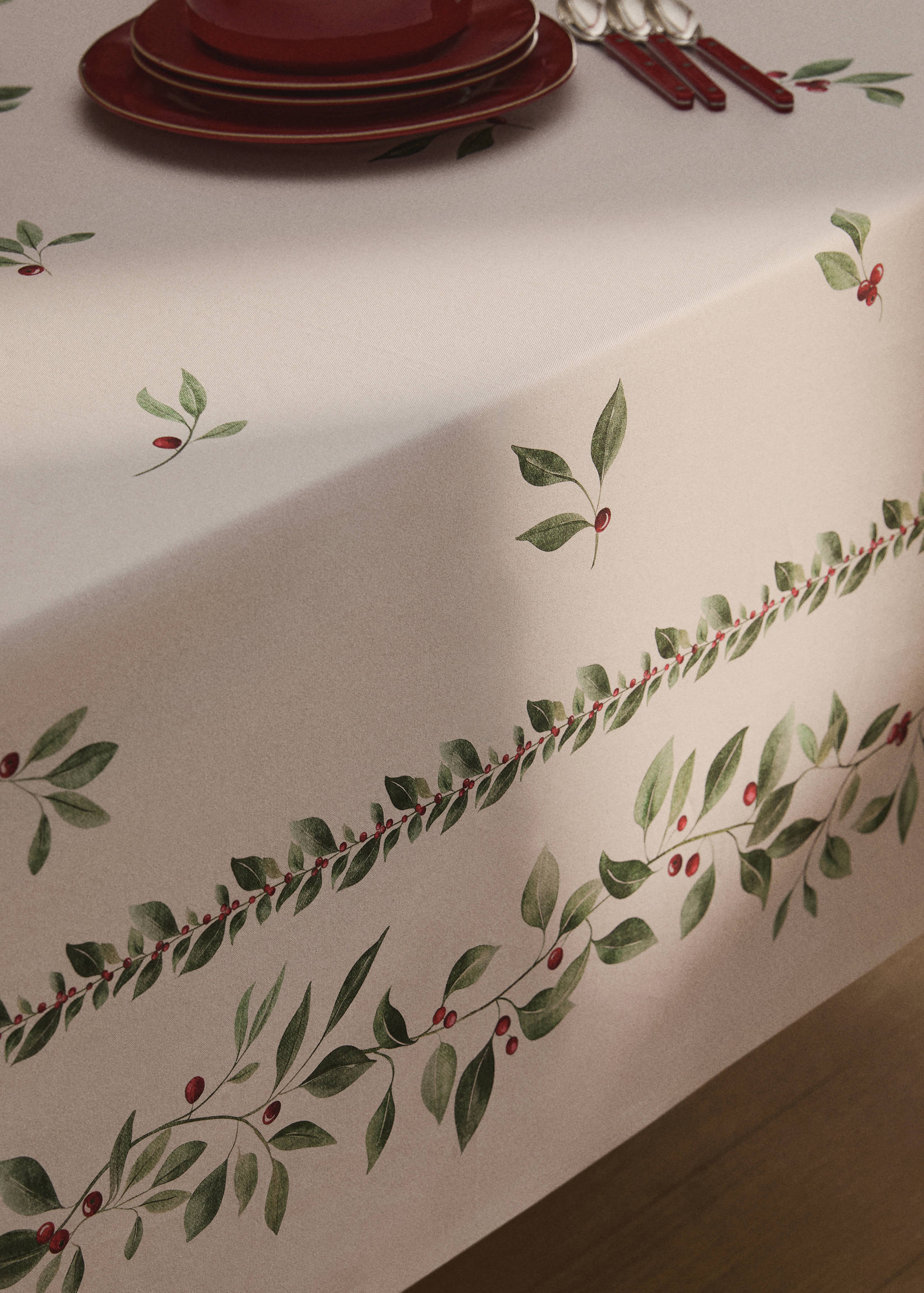 Holly-print cotton tablecloth for 6 to 8 diners - Details of the article 7