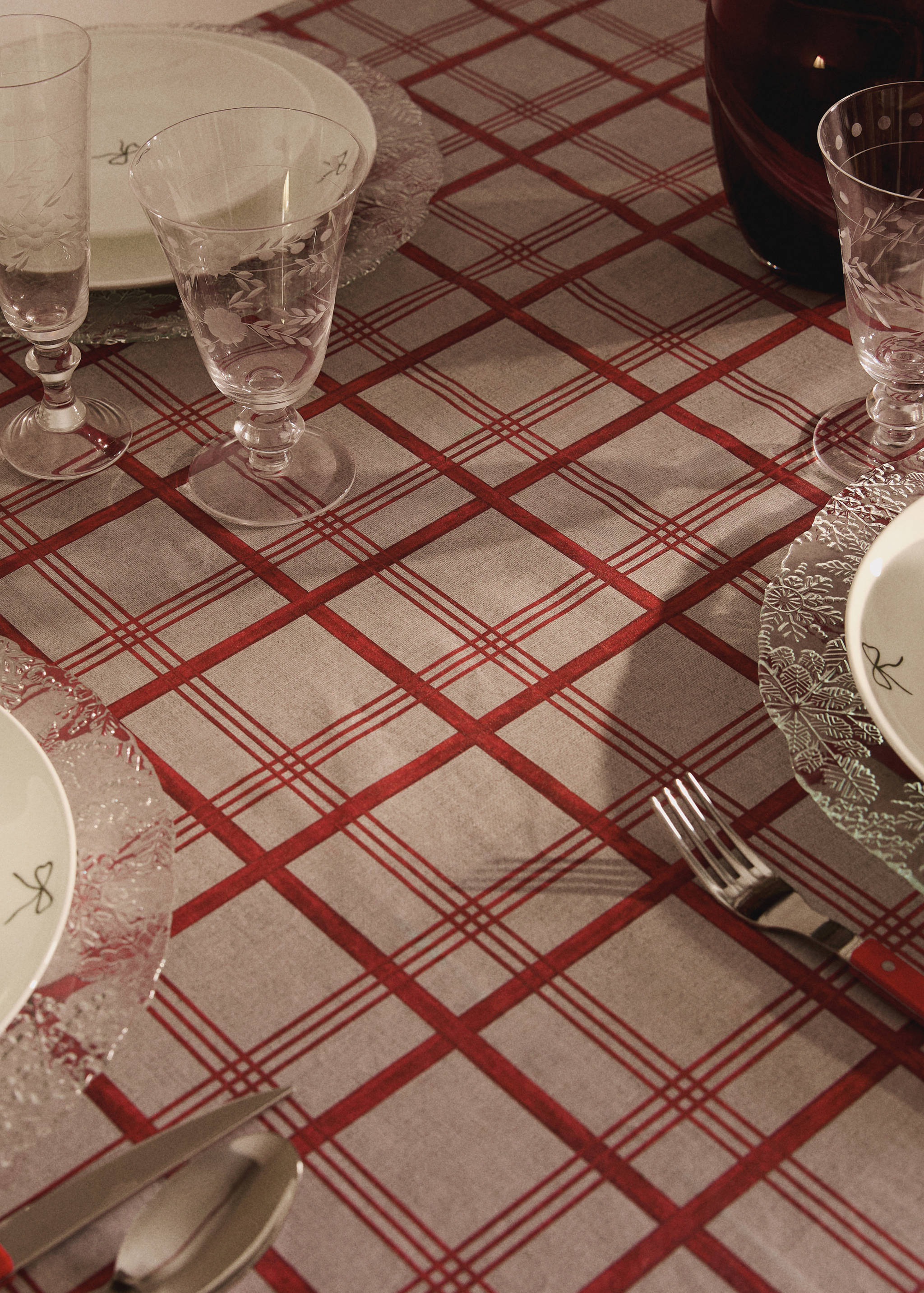 Resin-coated striped tablecloth for 6 to 8 diners - Details of the article 7