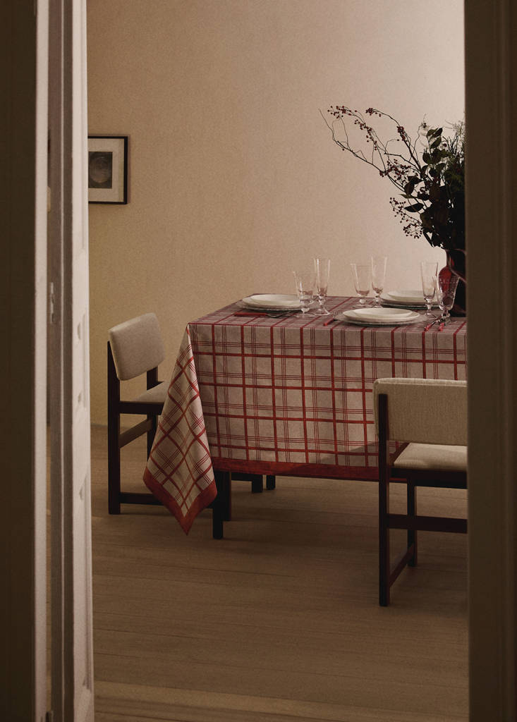 MANGO HOME - Nappe enduite à rayures imprimées pour 8 à 10 convives rouge - 150x350cm