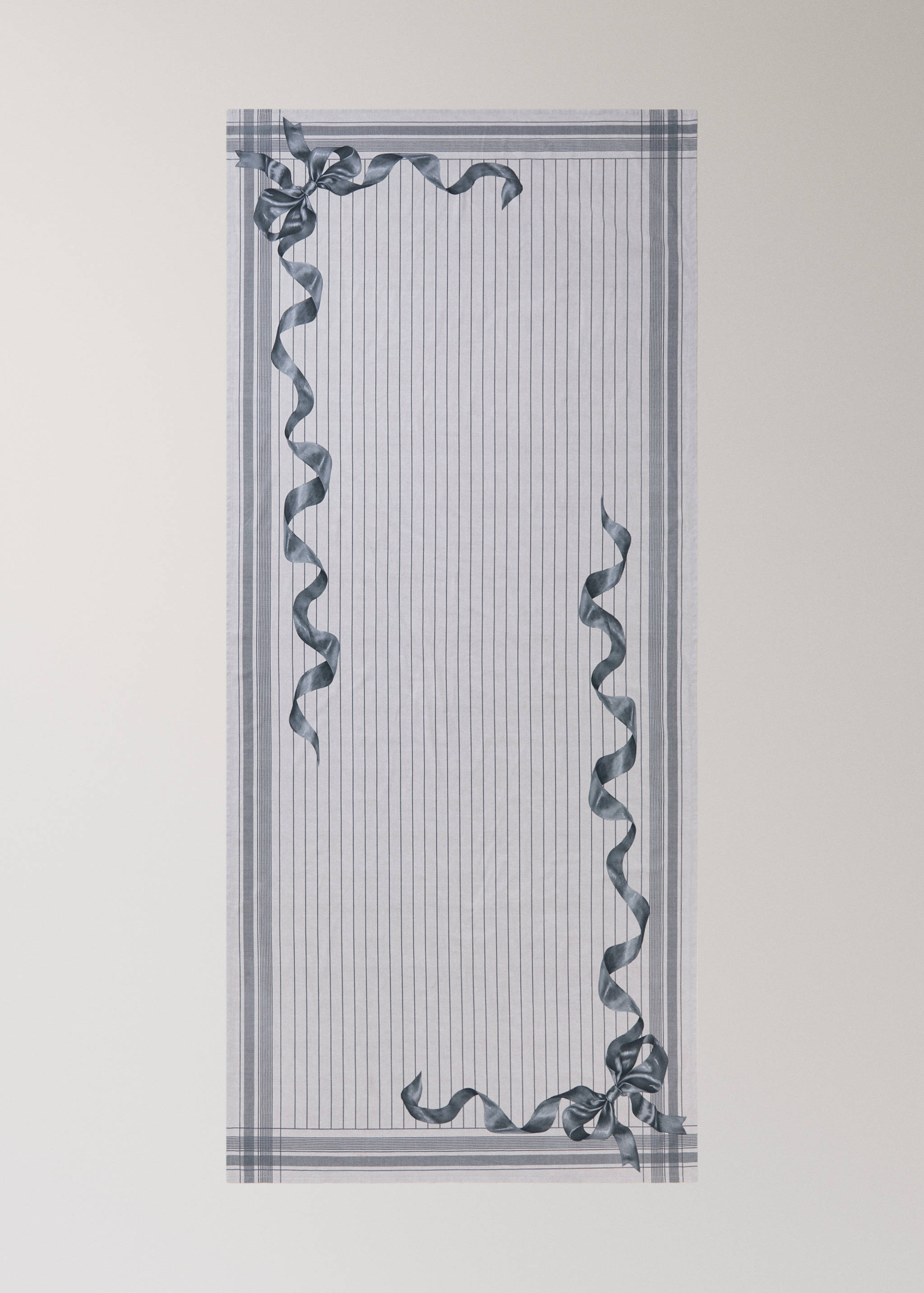 Cotton tablecloth with bow pattern for 6 to 8 diners - Article without model