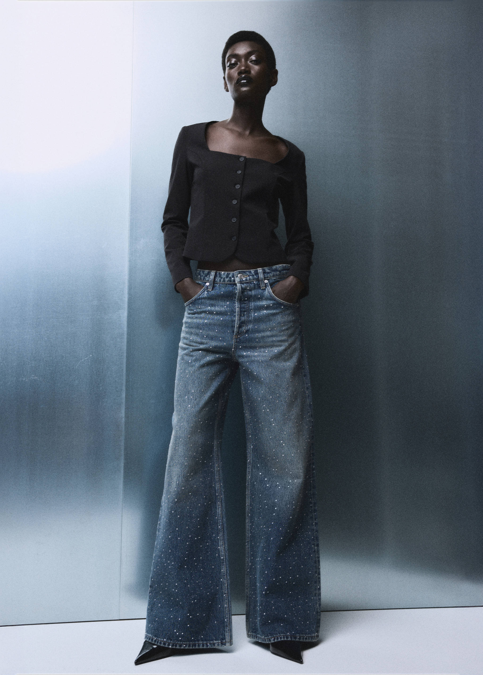 Blugi wide leg cu strasuri - Plan general