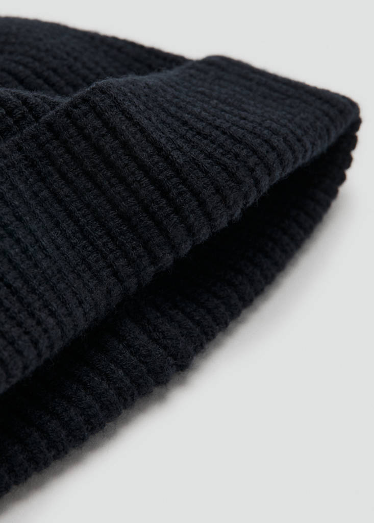 Rib-knit cap — Navy