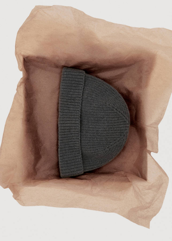 Rib-knit cap — Grey