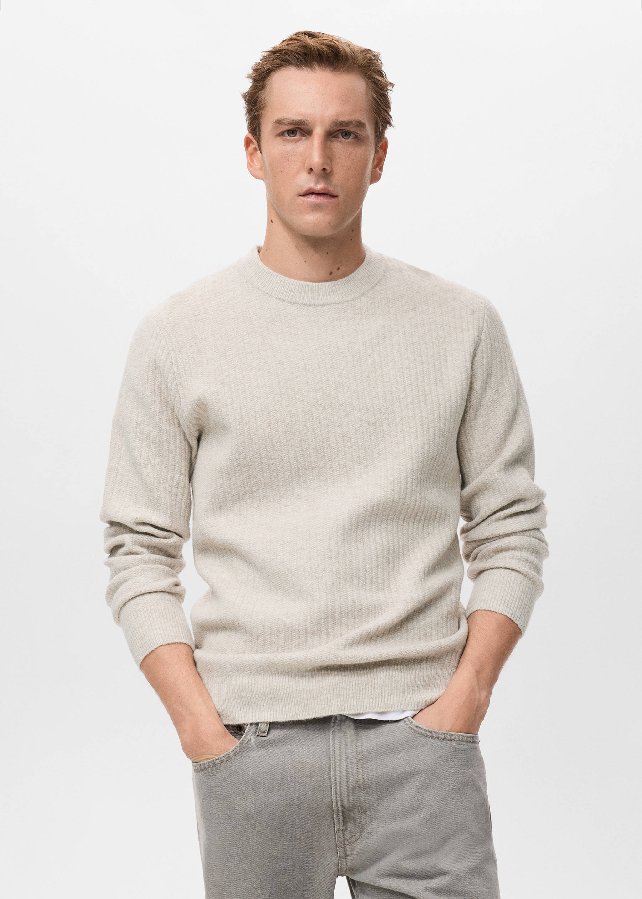 Knitted ribbed sweater - Medium plane