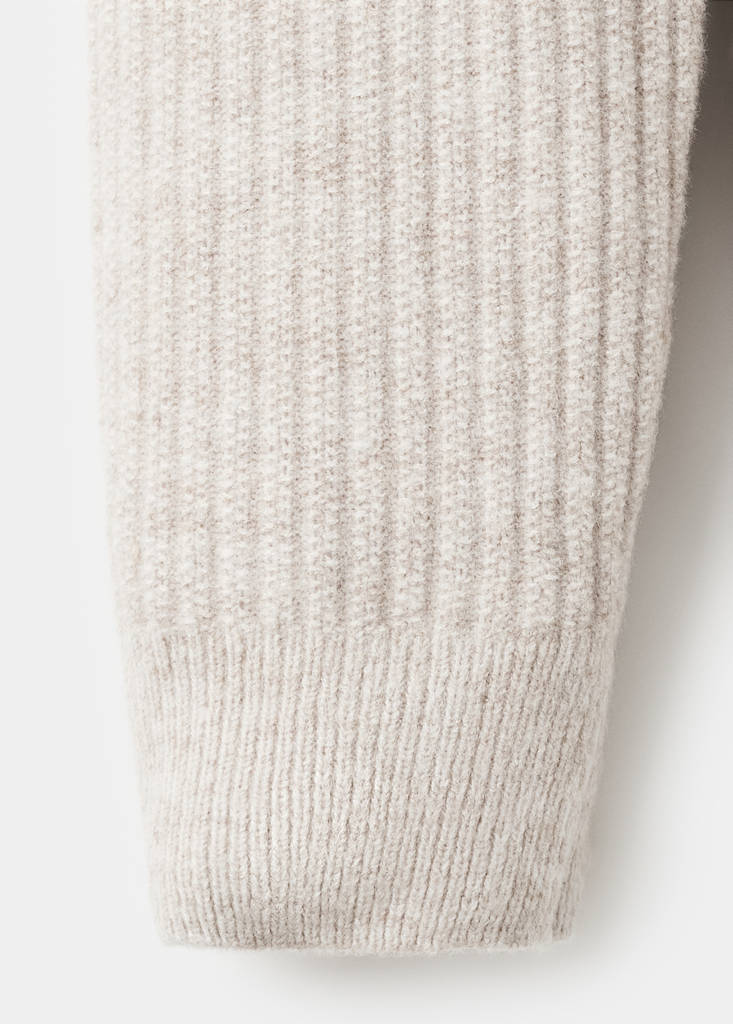 Knitted ribbed sweater — Ecru
