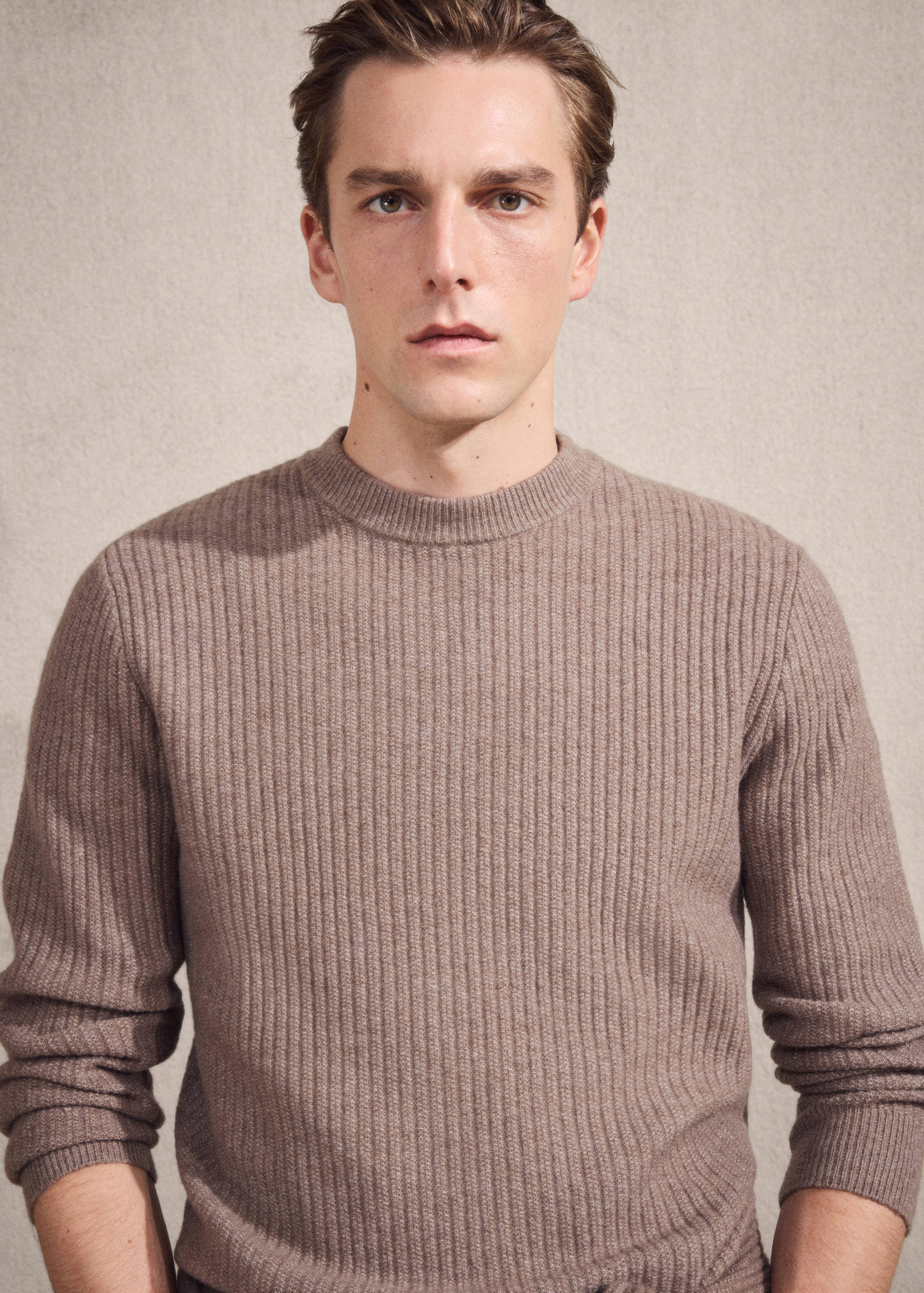 Knitted ribbed sweater - Details of the article 3