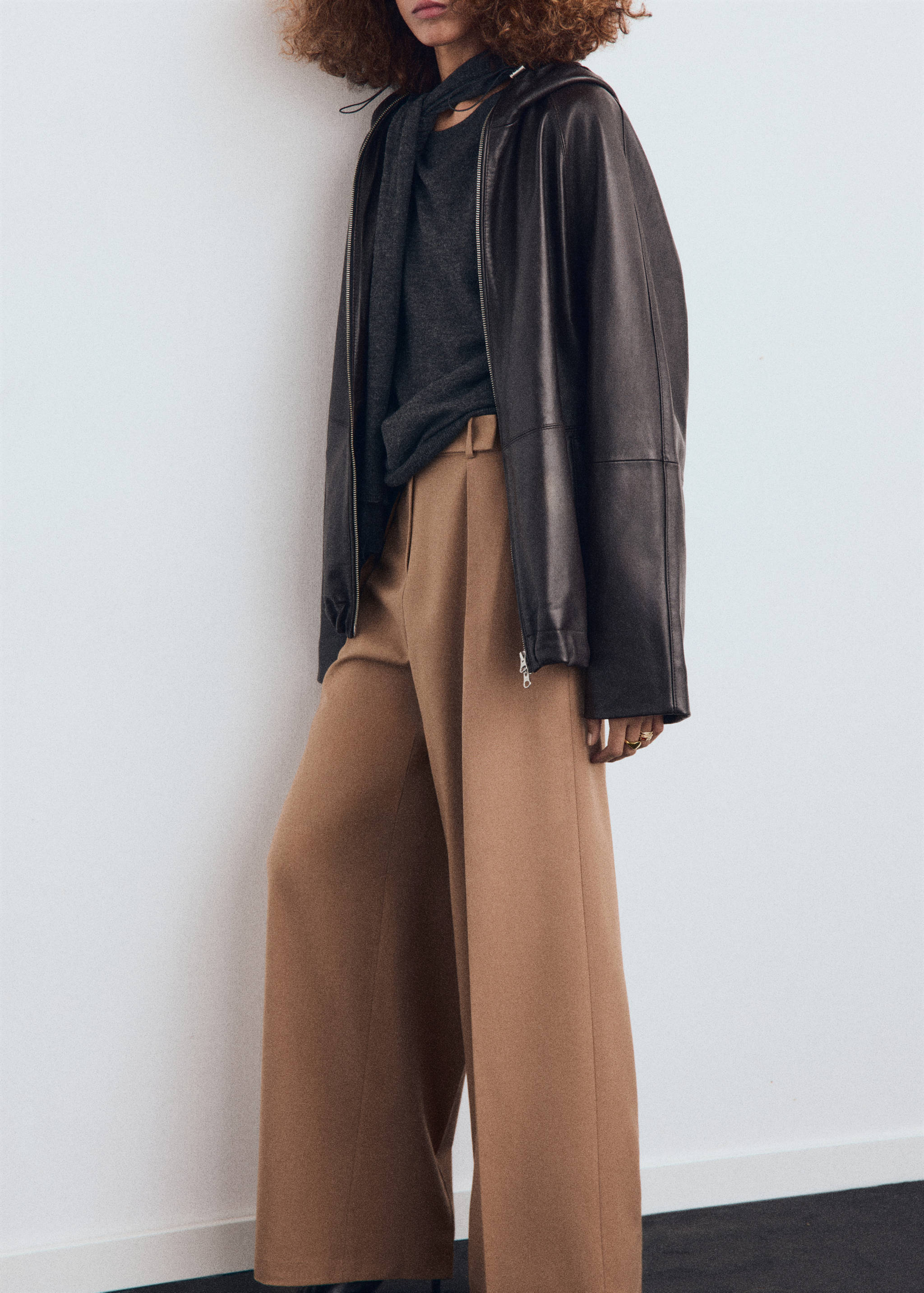 Straight-leg pleated trousers with front fly - Medium plane