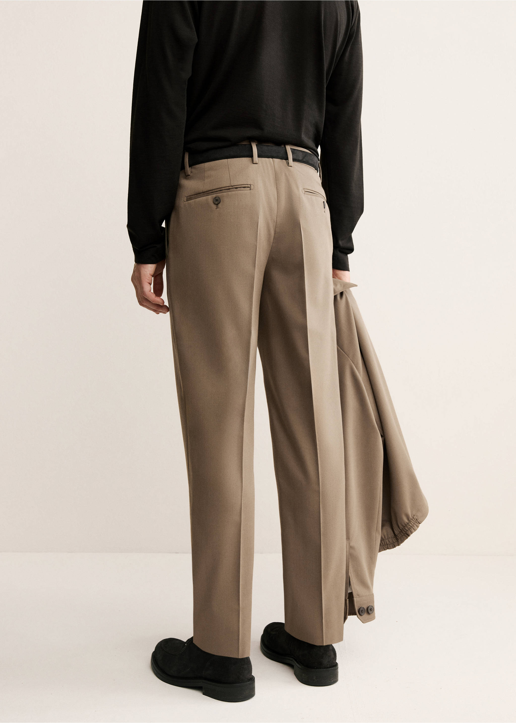 100% virgin wool regular fit trousers - Reverse of the article, Caramel. Ref: 17018273-00.