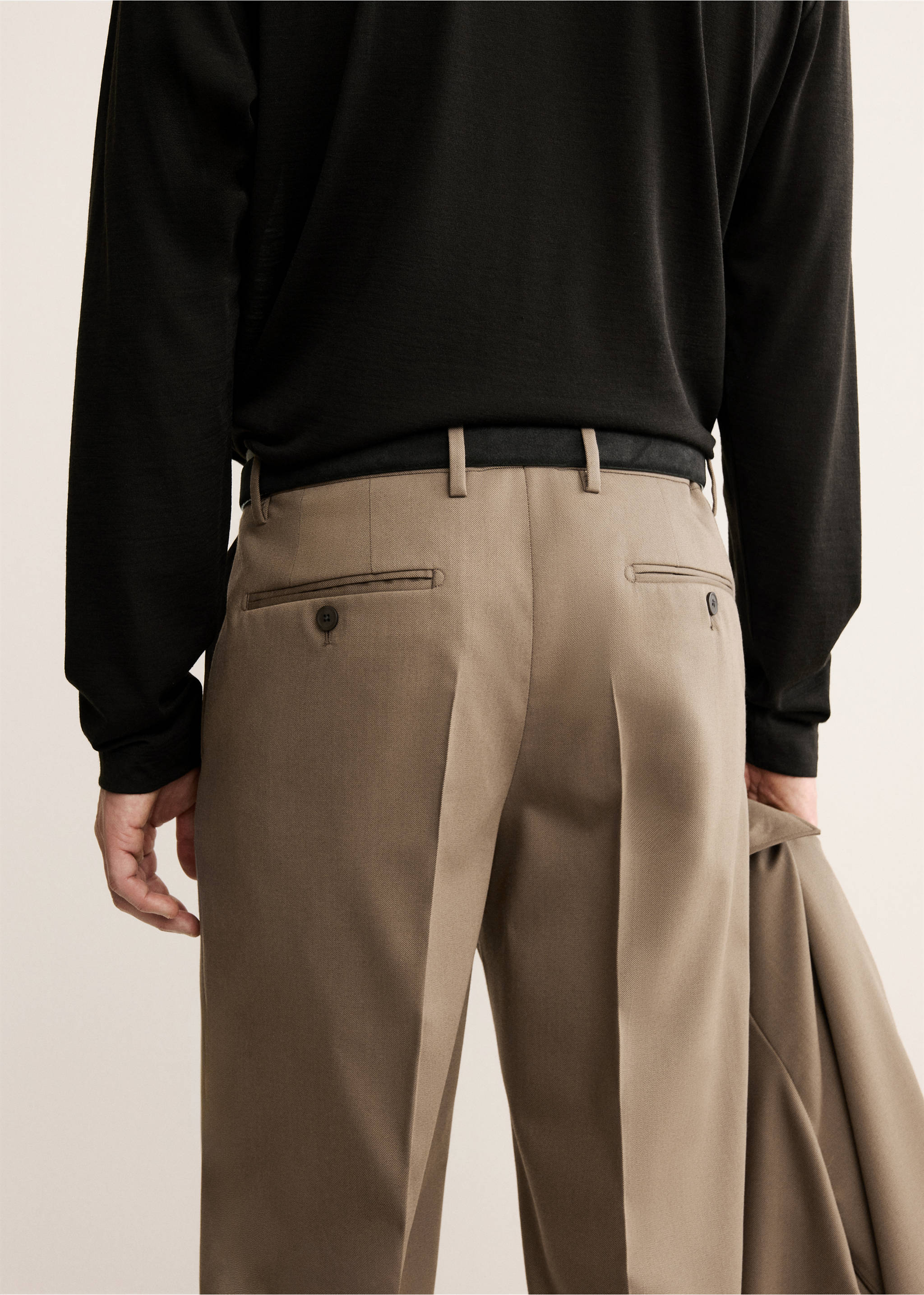 100% virgin wool regular fit trousers - Details of the article 6, Caramel. Ref: 17018273-00.