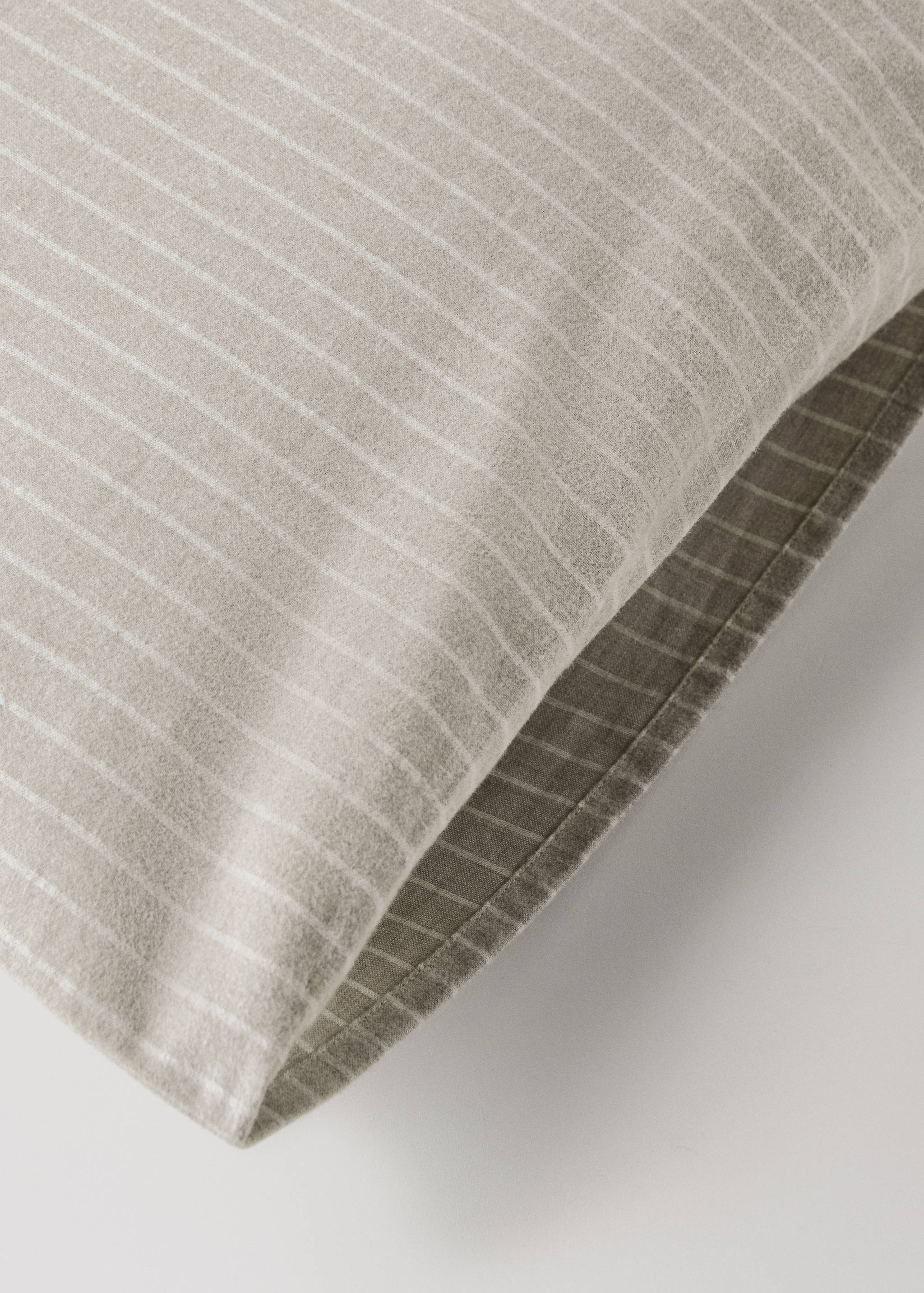 Two cotton flannel pillowcases with melange threads and fine stripes, 50x75cm - Details of the article 3