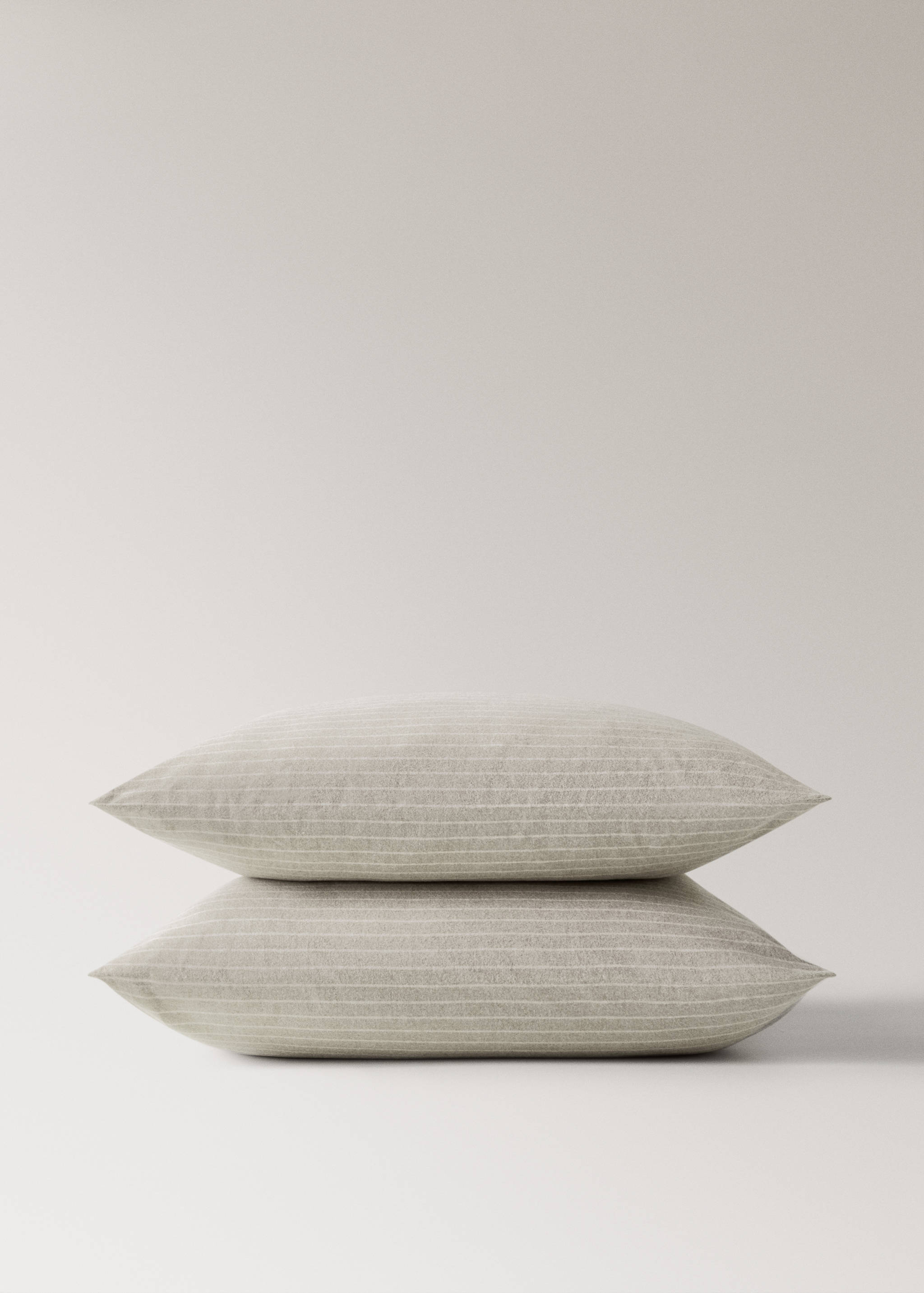 Melange jastučnica od pamučnog flanela s pređom s tankim prugama 60 x 60 cm - Detalji artikla 1