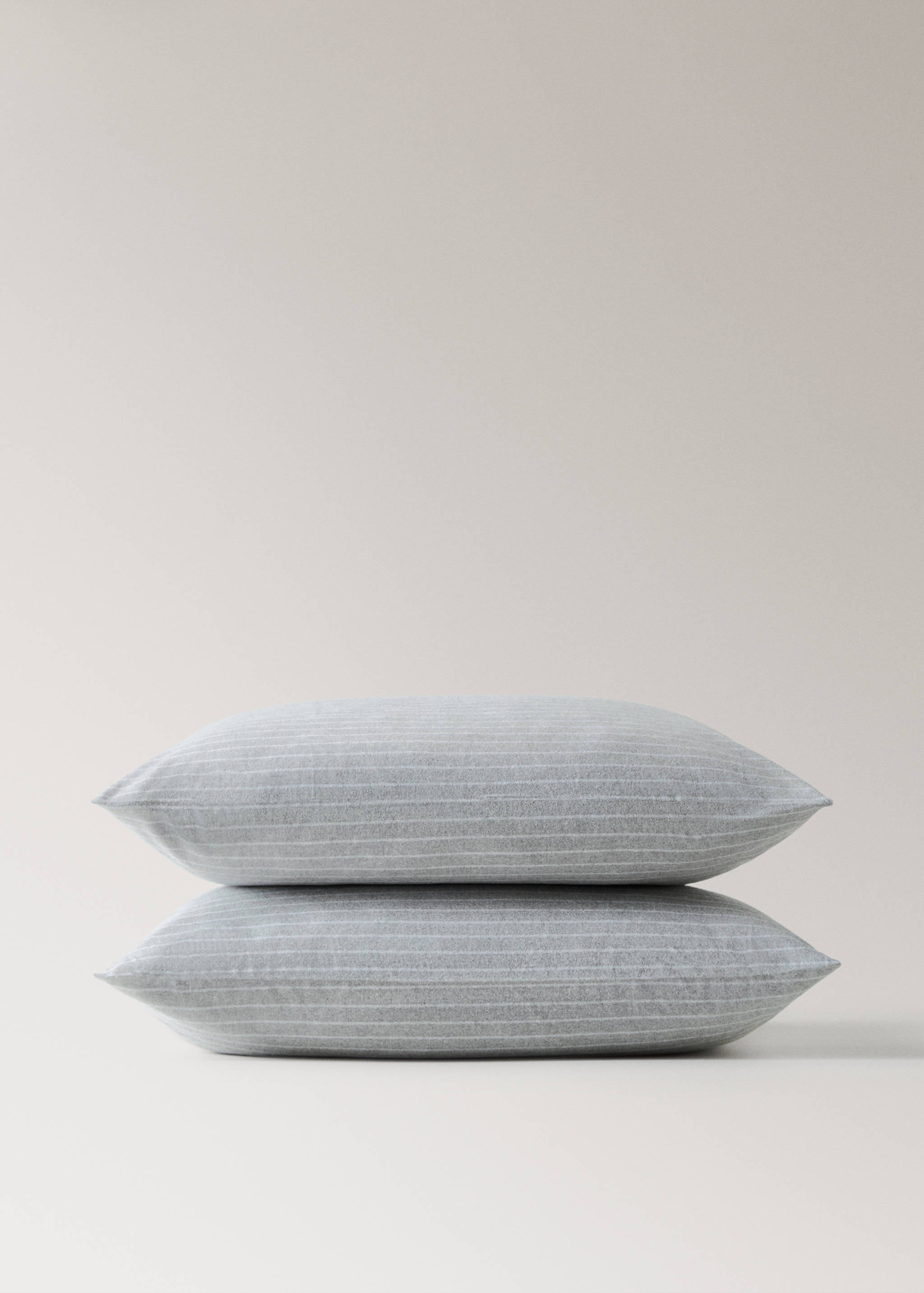 Melange cotton flannel pillowcase with fine-striped yarn 60x60cm - Details of the article 1