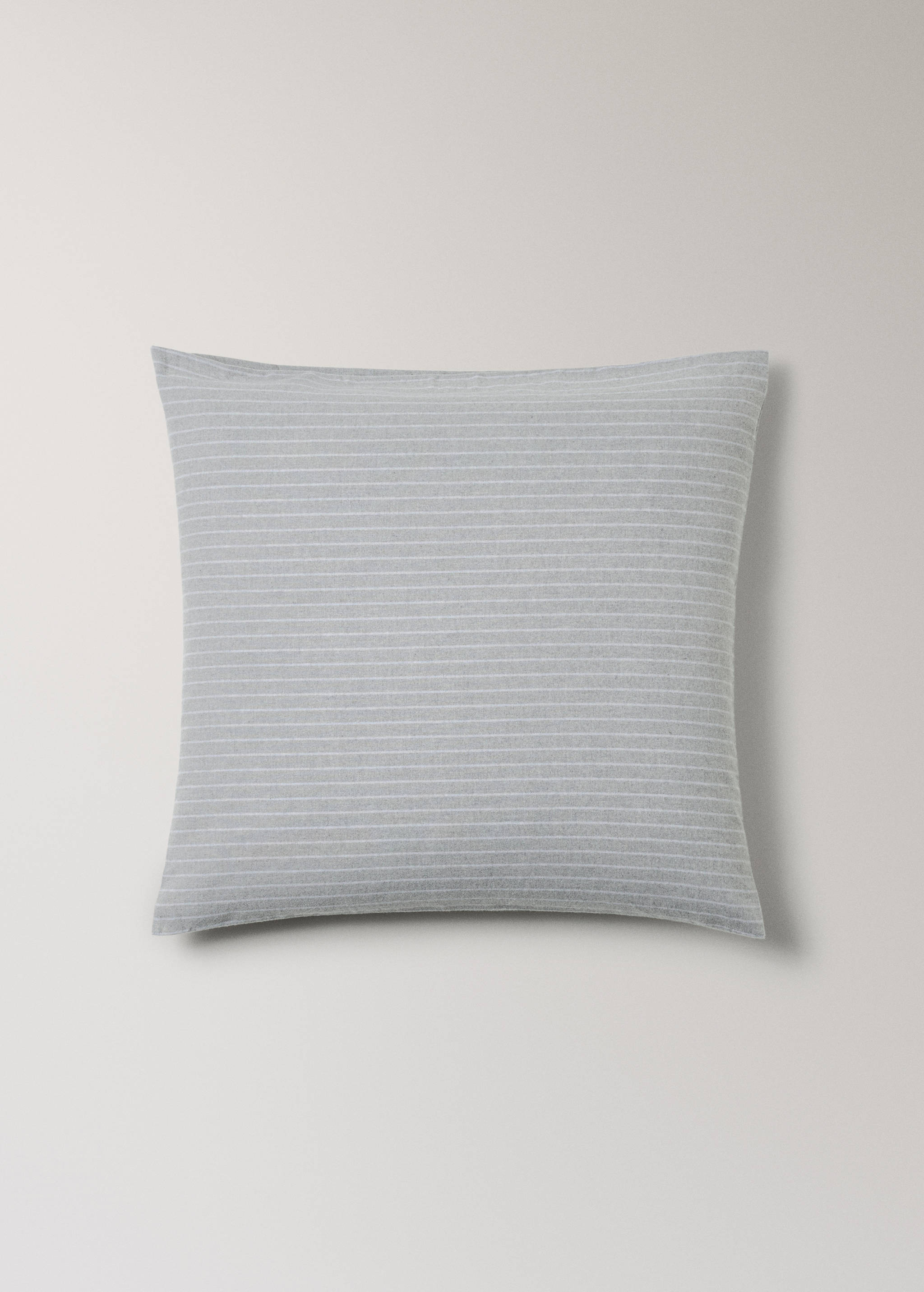 Finstripet putetrekk i melange bomullflanell, 60x60 cm - Artikkel uten modell
