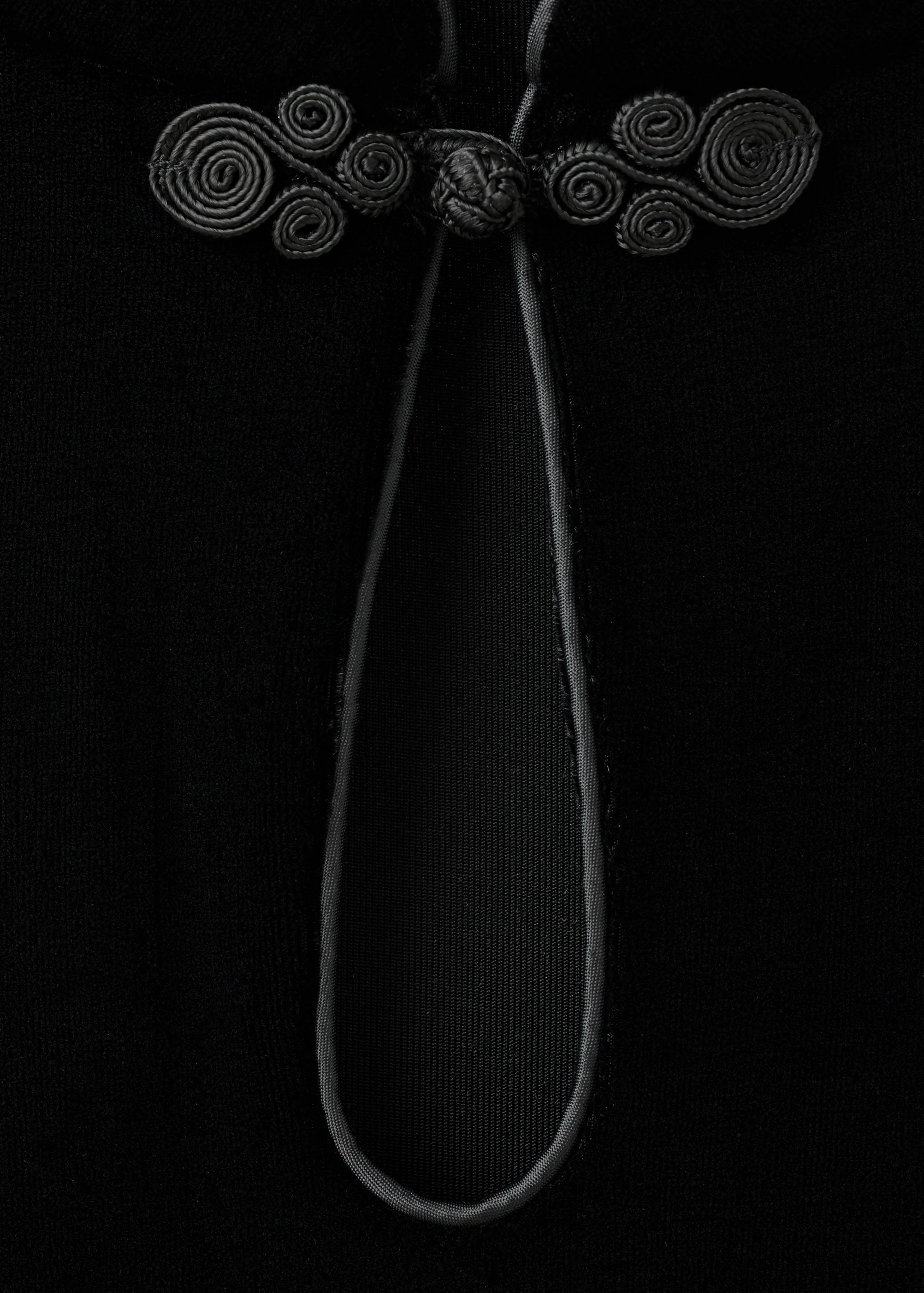 Velvet halter-neck top with toggle - Details of the article 8