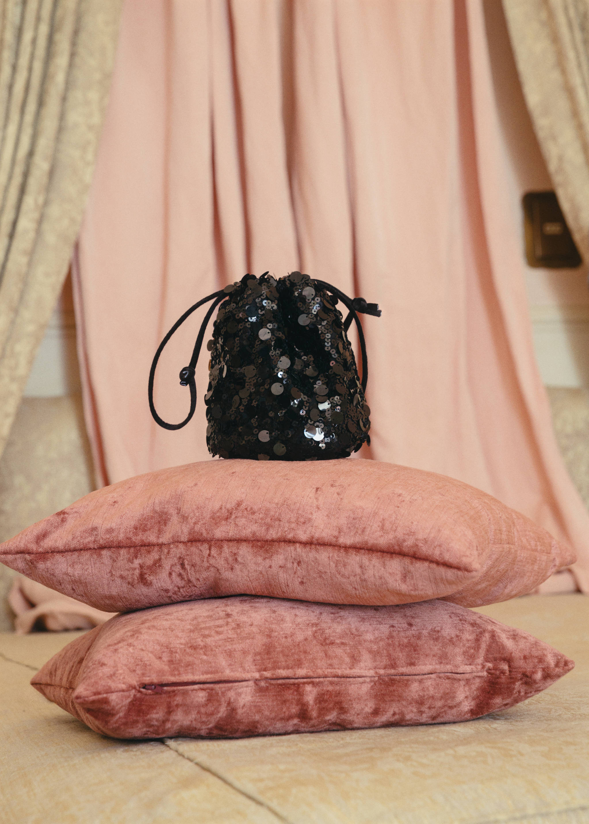 Mini handbag with sequins - Details of the article 5