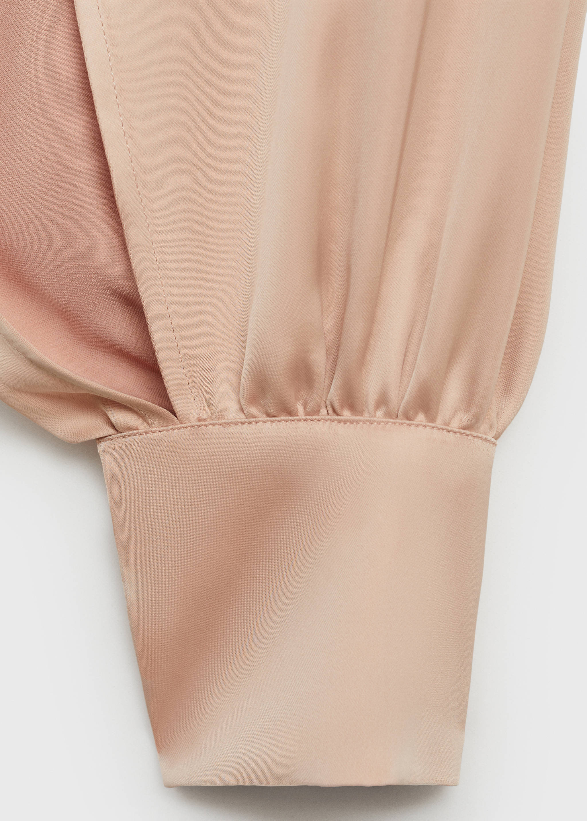 Satinerad klänning med slitsar på ärmarna - Detaljer om artikeln 8