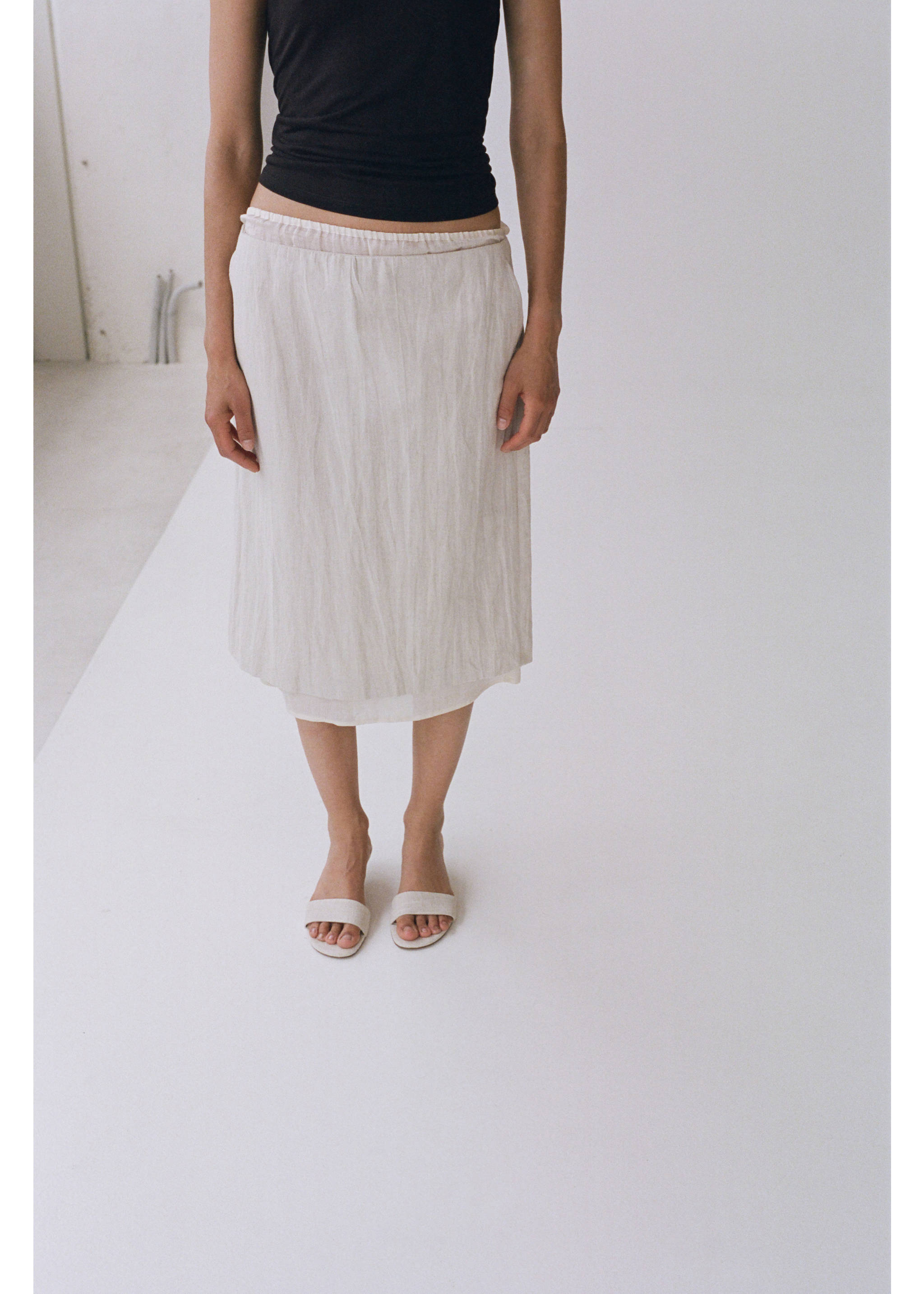 Kitten heel sandals - Details of the article 9, Beige. Ref: 17021128-00.