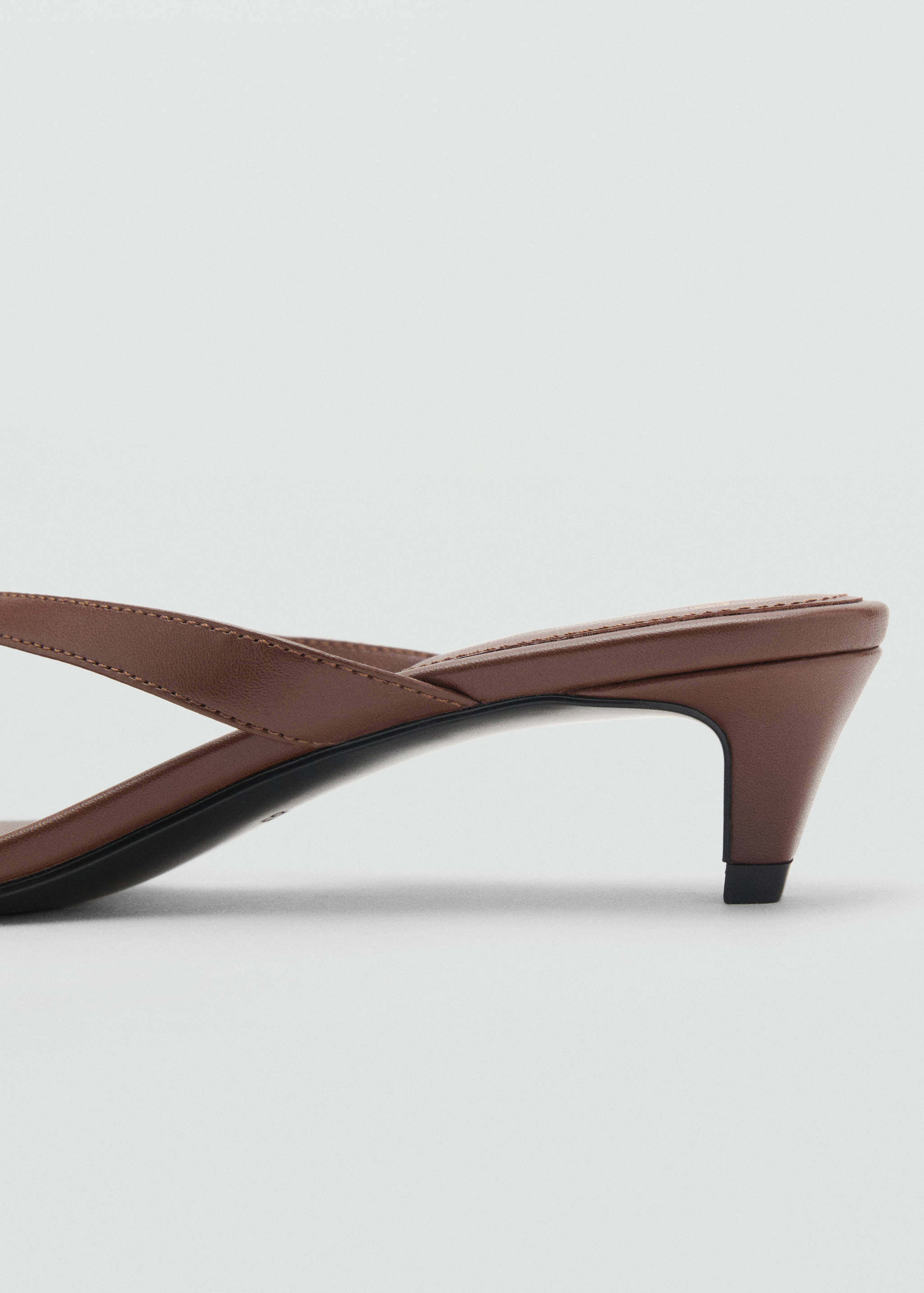 Heeled sandals with metallic detail - Details of the article 1