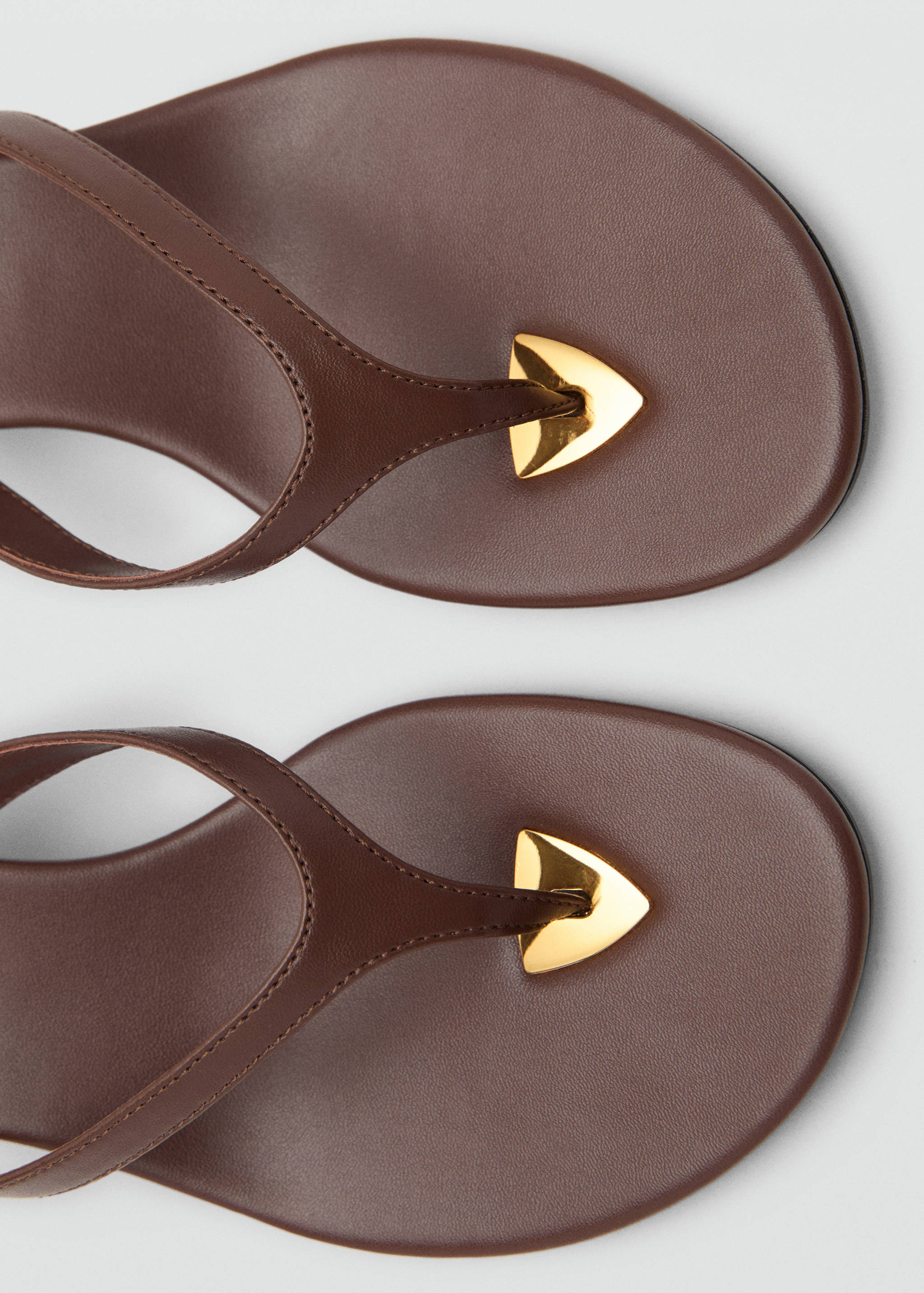 Heeled sandals with metallic detail - Details of the article 2