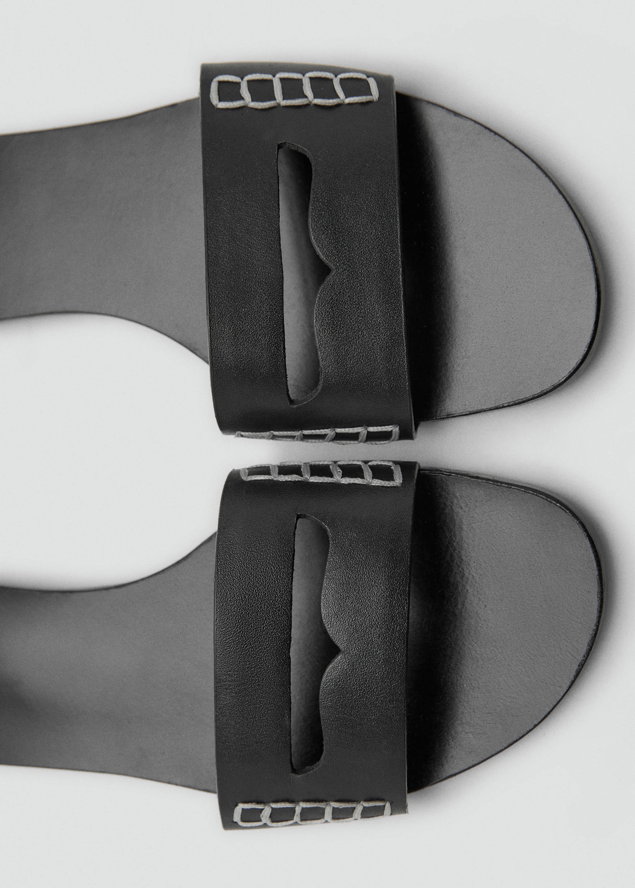 Leather sandals with a wide strap - Details of the article 2