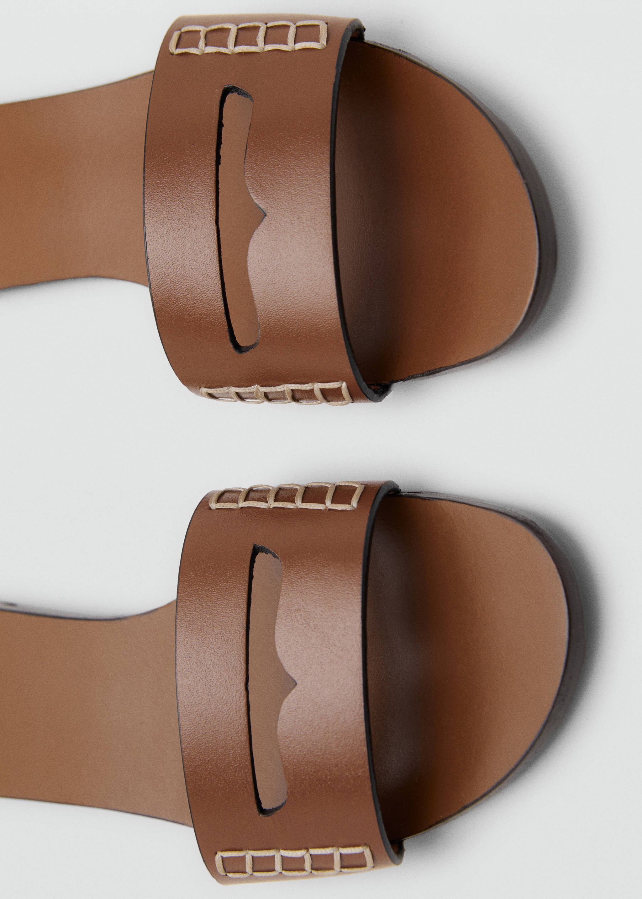 Leather sandals with a wide strap - Details of the article 2