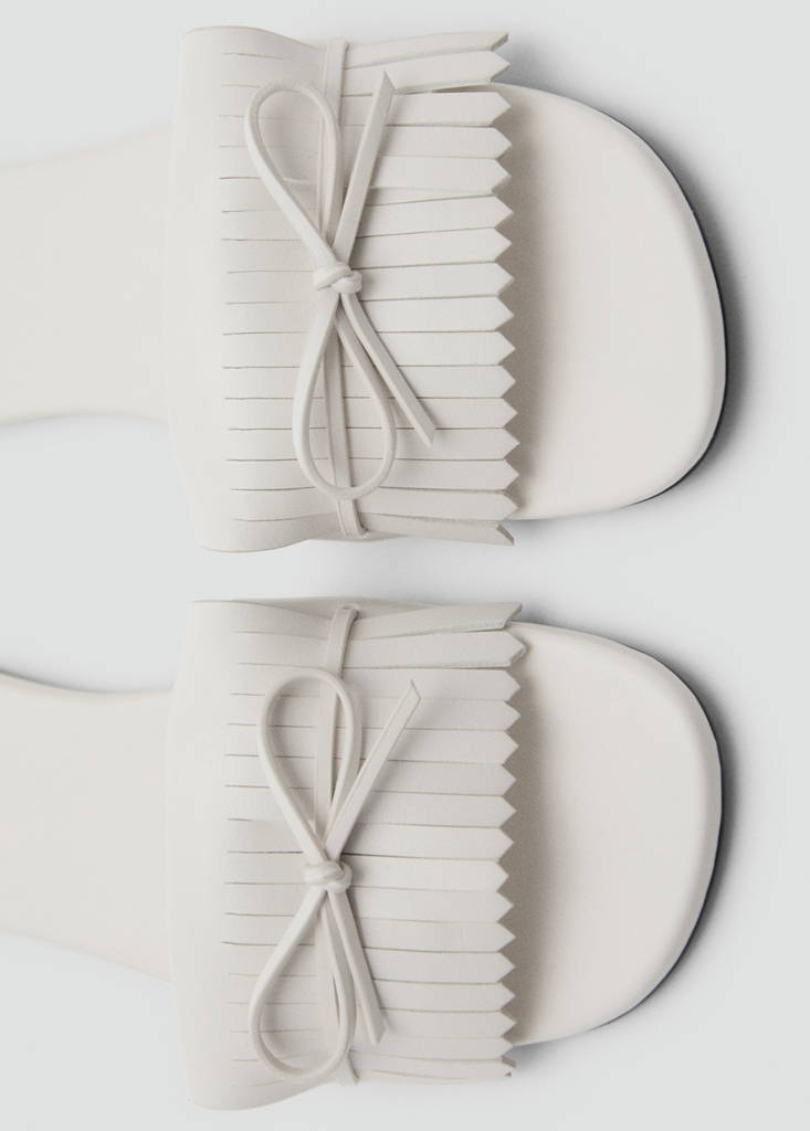 Fringed sandals with bow detail — White