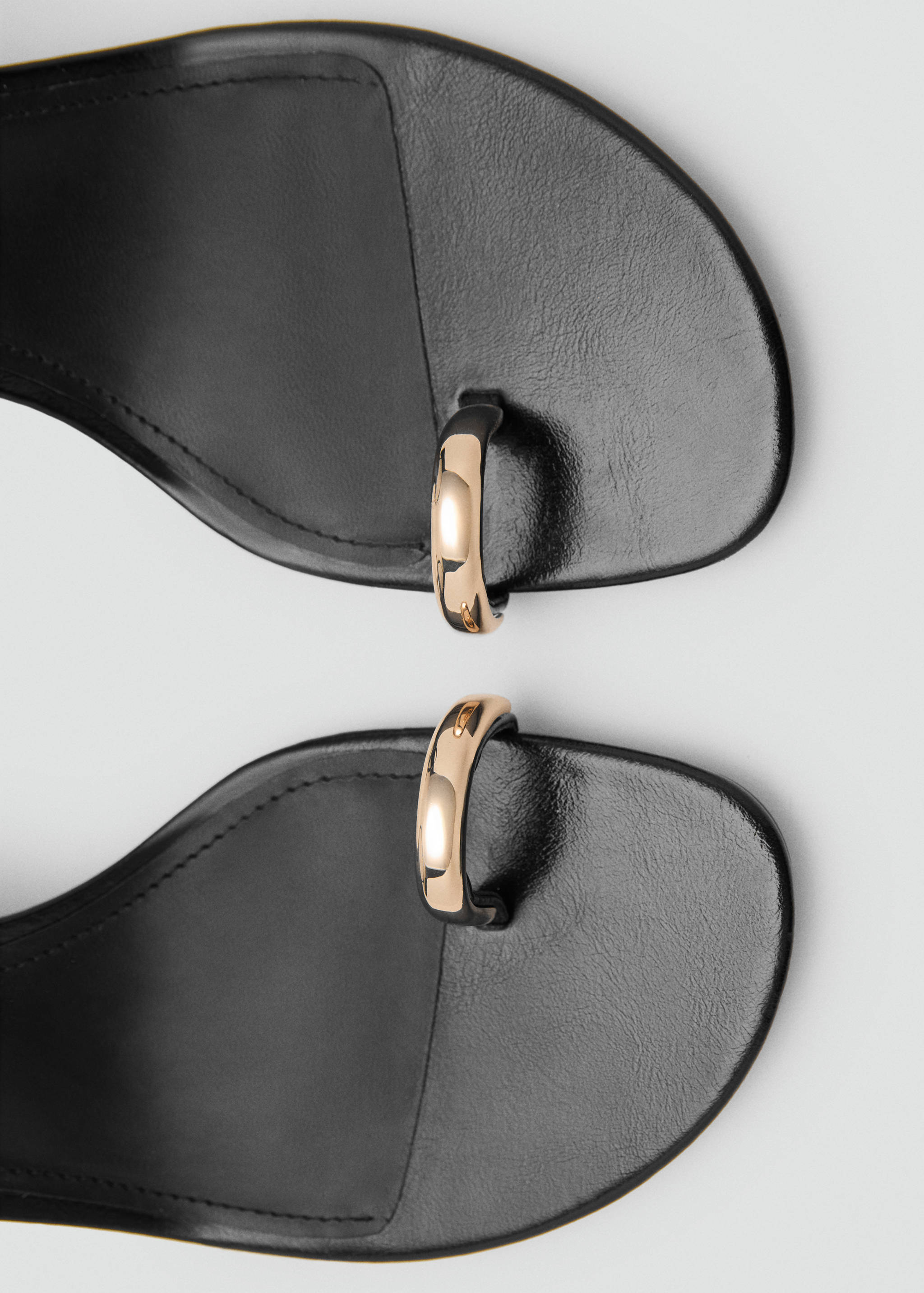Heeled sandals with metallic detail - Details of the article 2