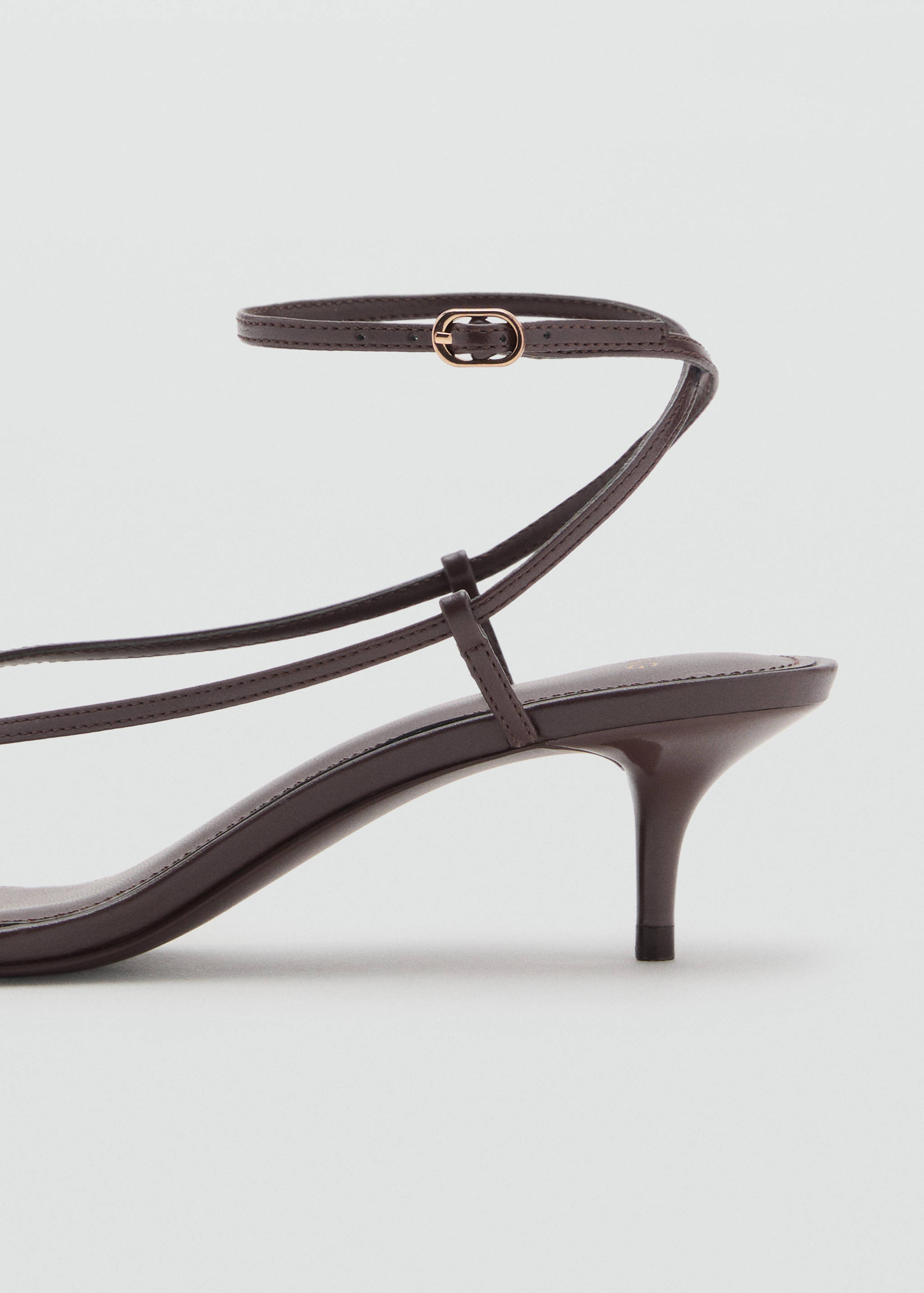 Sandal med tunna remmar och klack - Detaljer om artikeln 2